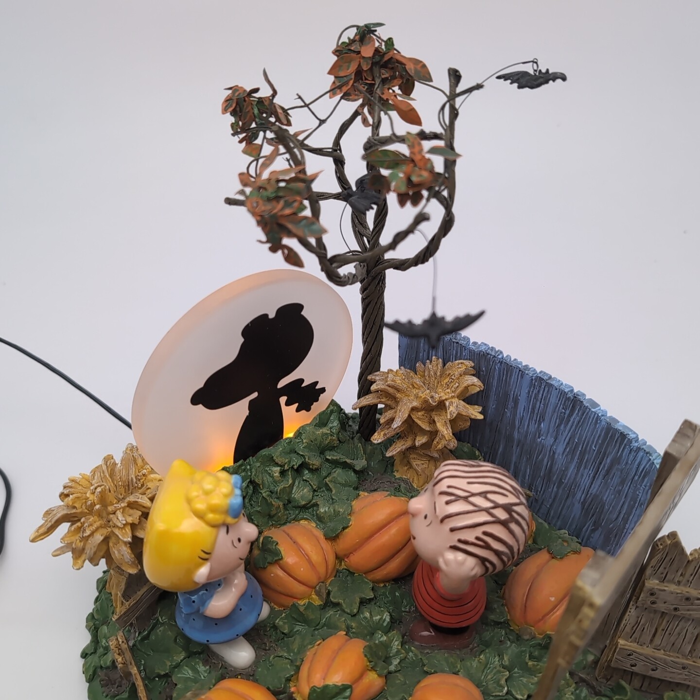 Dept. 56 Peanuts IT’S THE GREAT PUMPKIN! Halloween Lit Scene LOOK