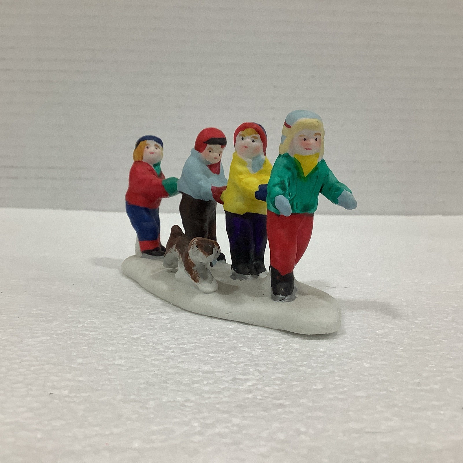 Lemax Hearthside Village 53142 Porcelain Train Of Skaters 1995 Accessory
