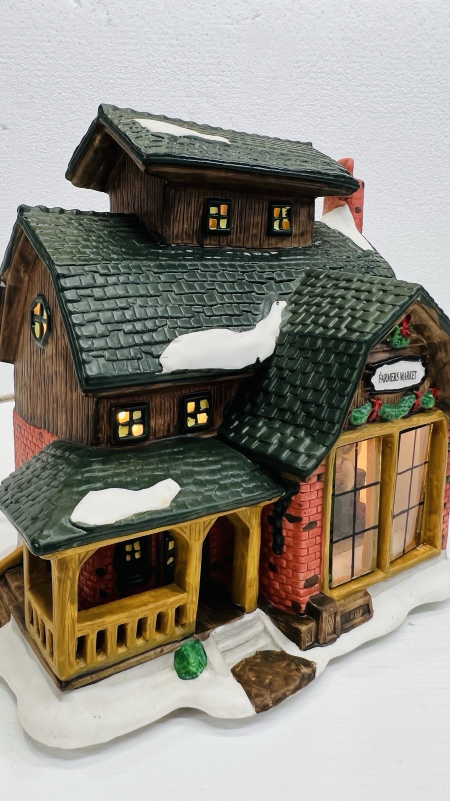 Christmas Delights Porcelain “Farmers Market” Lighted House Retired Excellent !