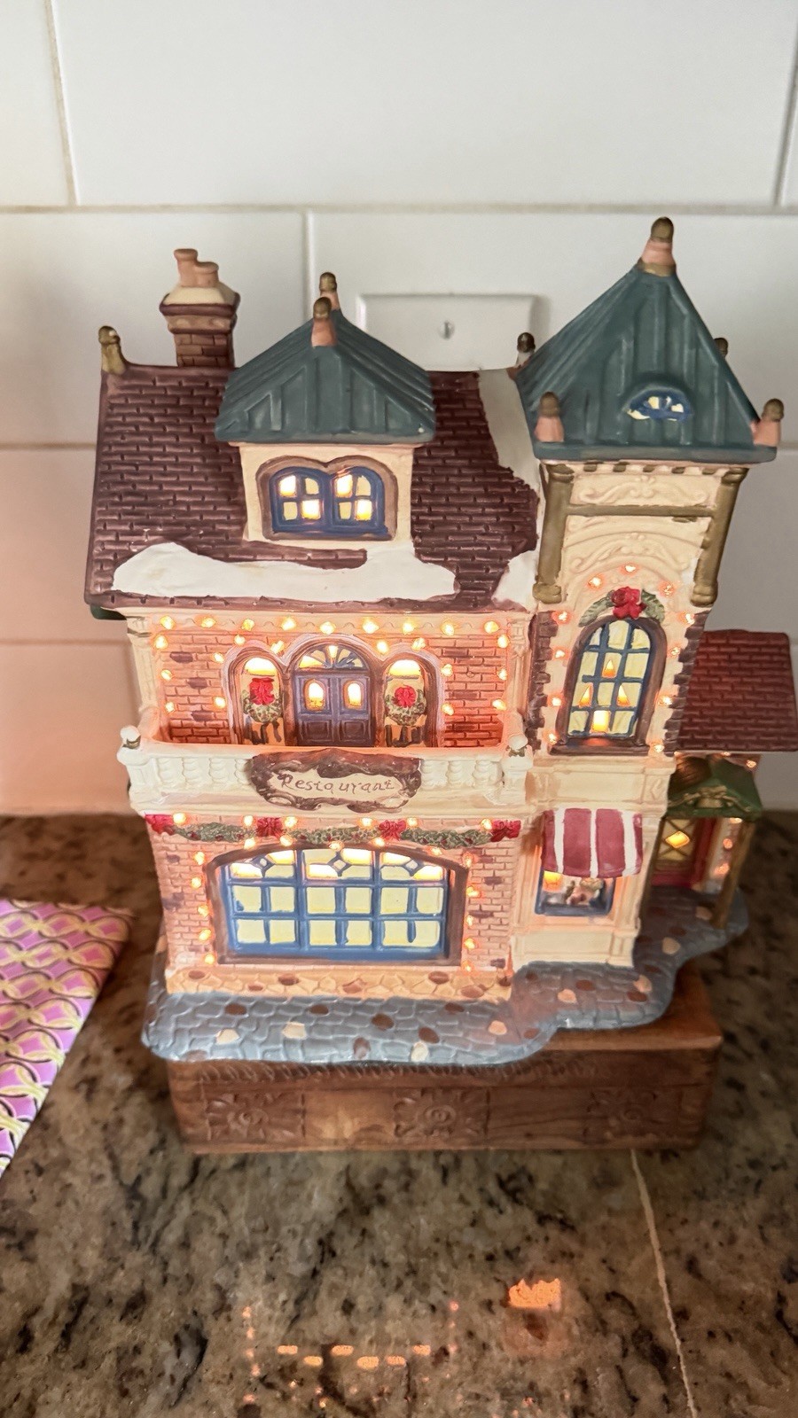Holiday Expressions Fiber Optic Porcelain Restaurant House Xmas Village NEW Box