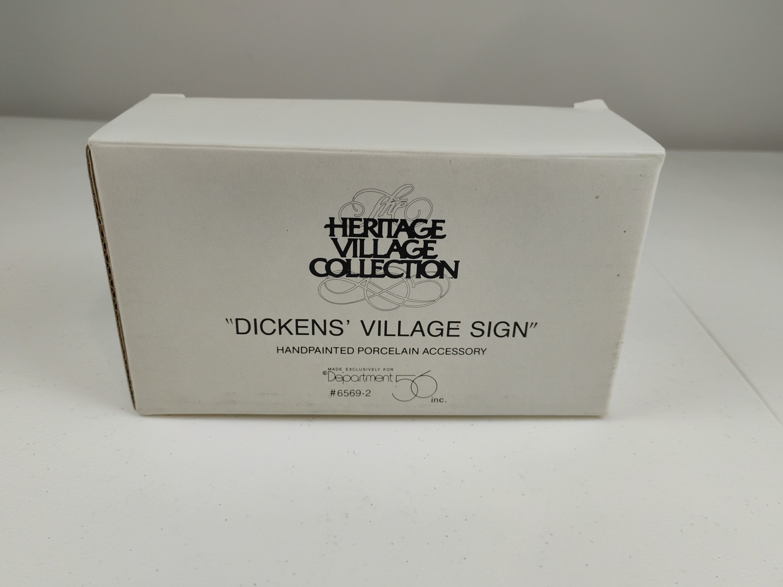 Department 56 Heritage Christmas Village “Dickens’ Village Sign” #6569-2 W/Box
