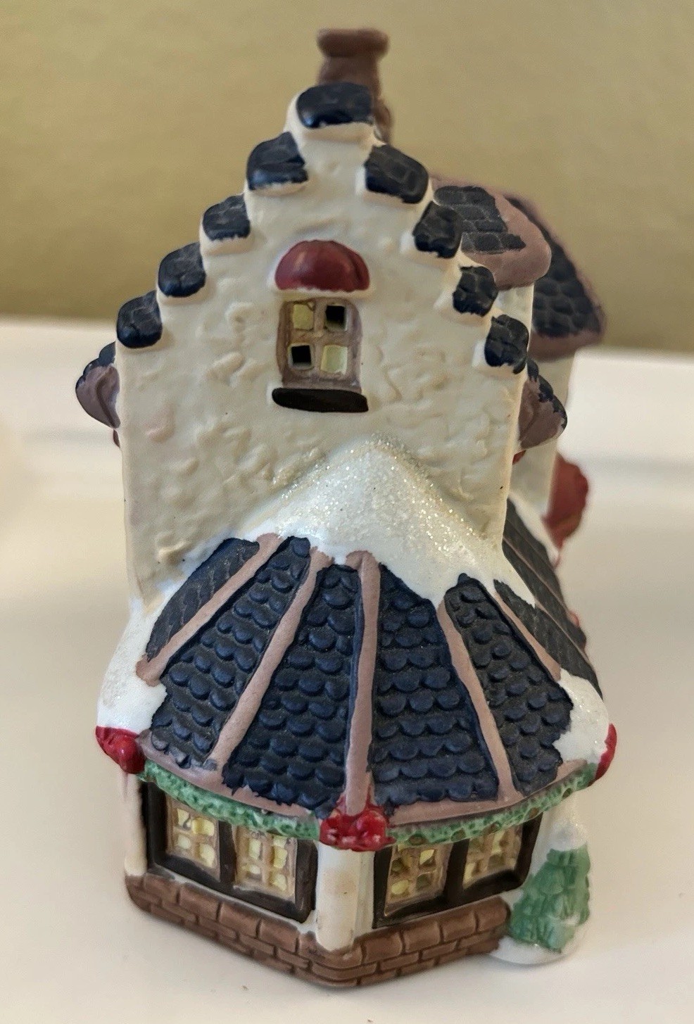 Cobblestone Corners 2001 Porcelain Christmas Buildings, Lot Of 2