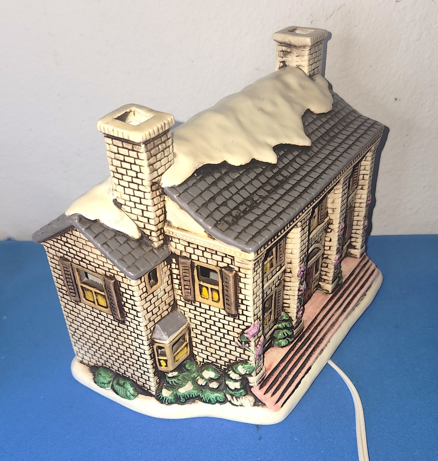 1988 Lefton Colonial Village Lighted Christmas MAJOR’S MANOR – Byron Wood 06902