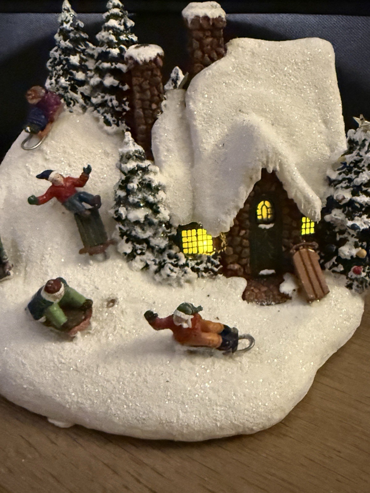 Thomas Kinkade the Sleigh Ride Christmas Village House 2009 Teleflora Light-Up