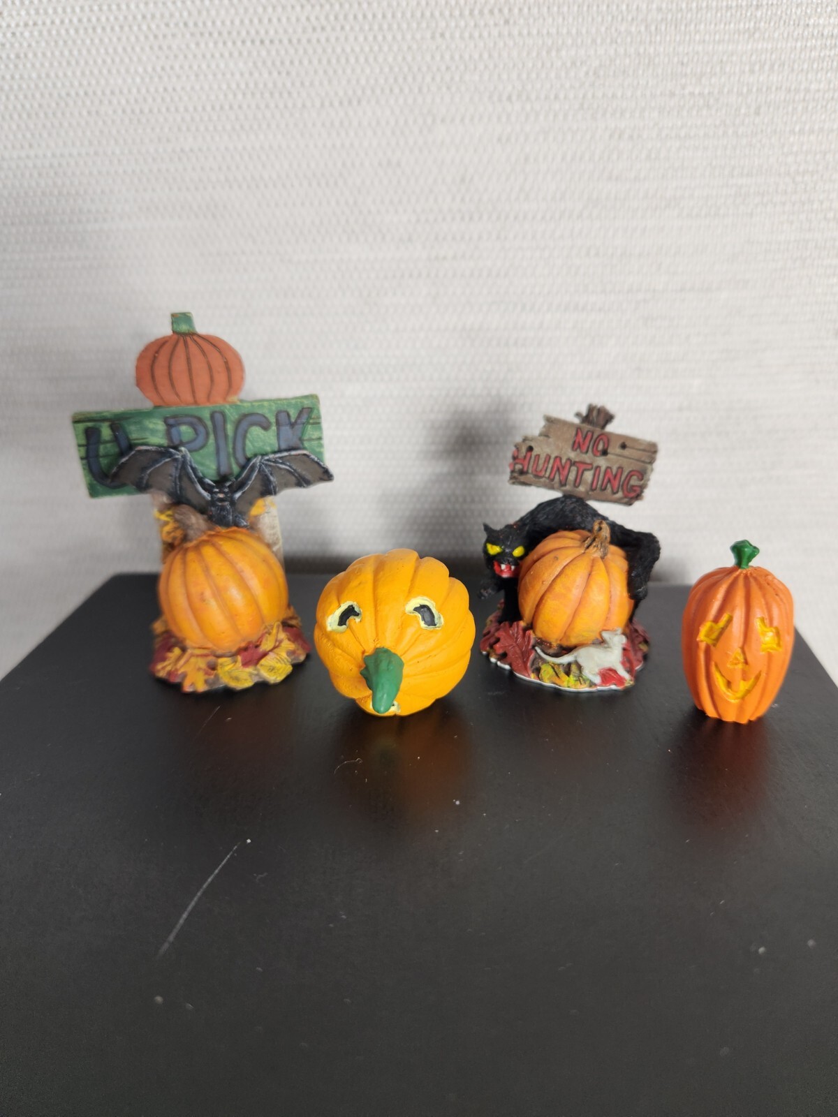 Dept 56 Halloween Scenery Accessories 4 Pieces Signs Pumpkins Cat Bat 53165 2004
