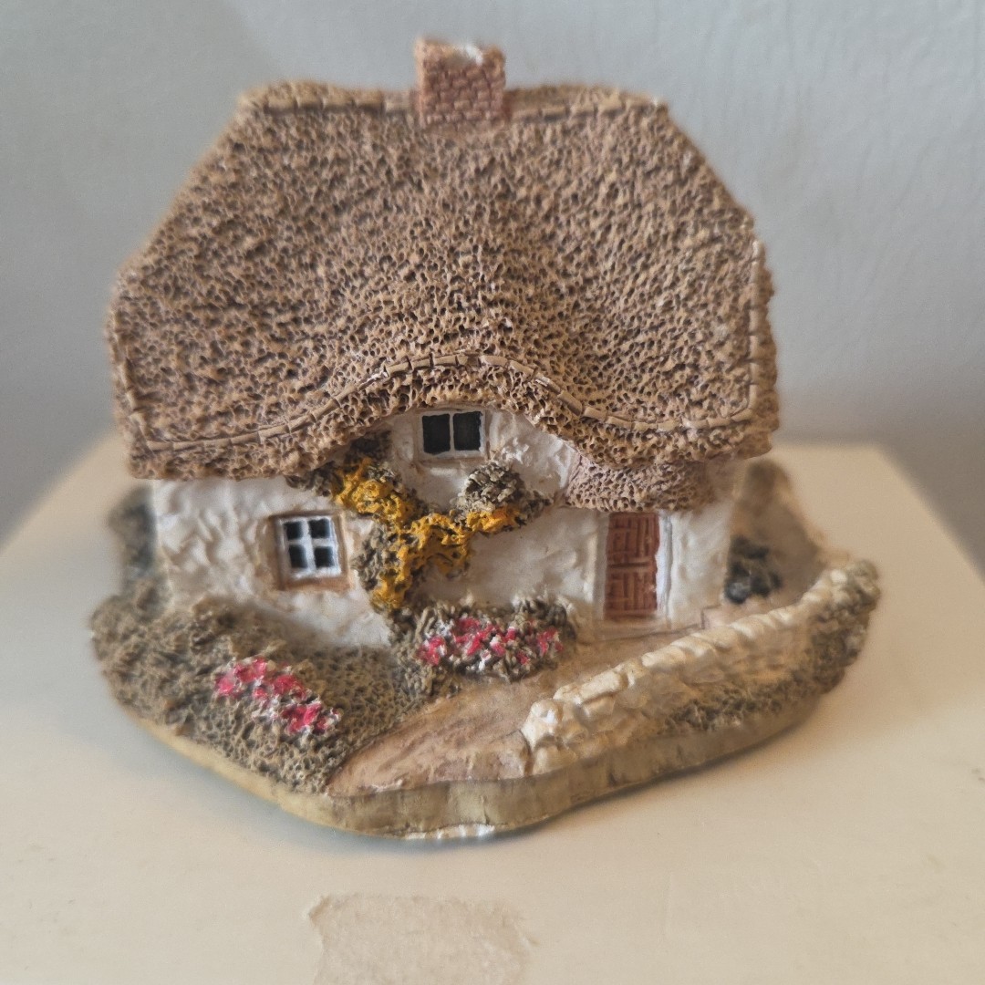 Clover Cottage 1988 Lilliput Lane Ltd in Original Box with Deed Certificate