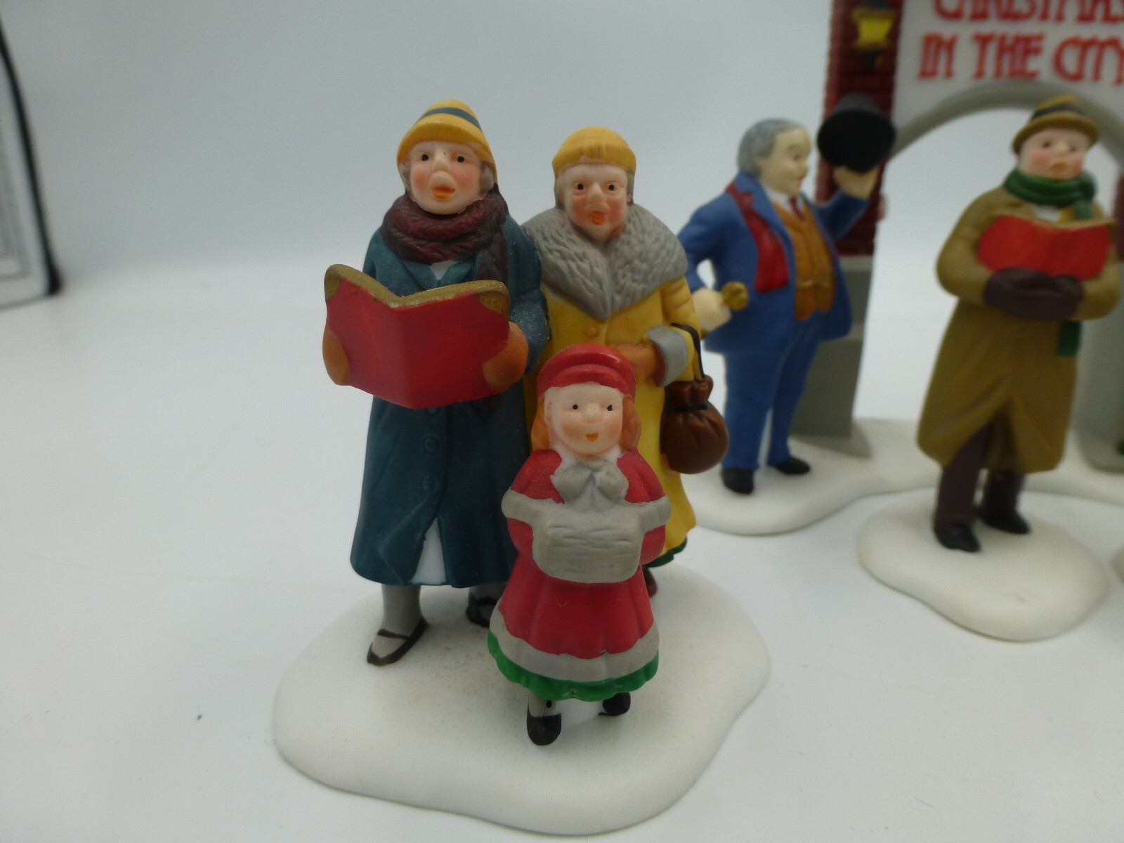Dept 56 -‘Caroling Thru the City’ 3 Figures 5548-4, ‘Key to the City’ 5889-3 etc