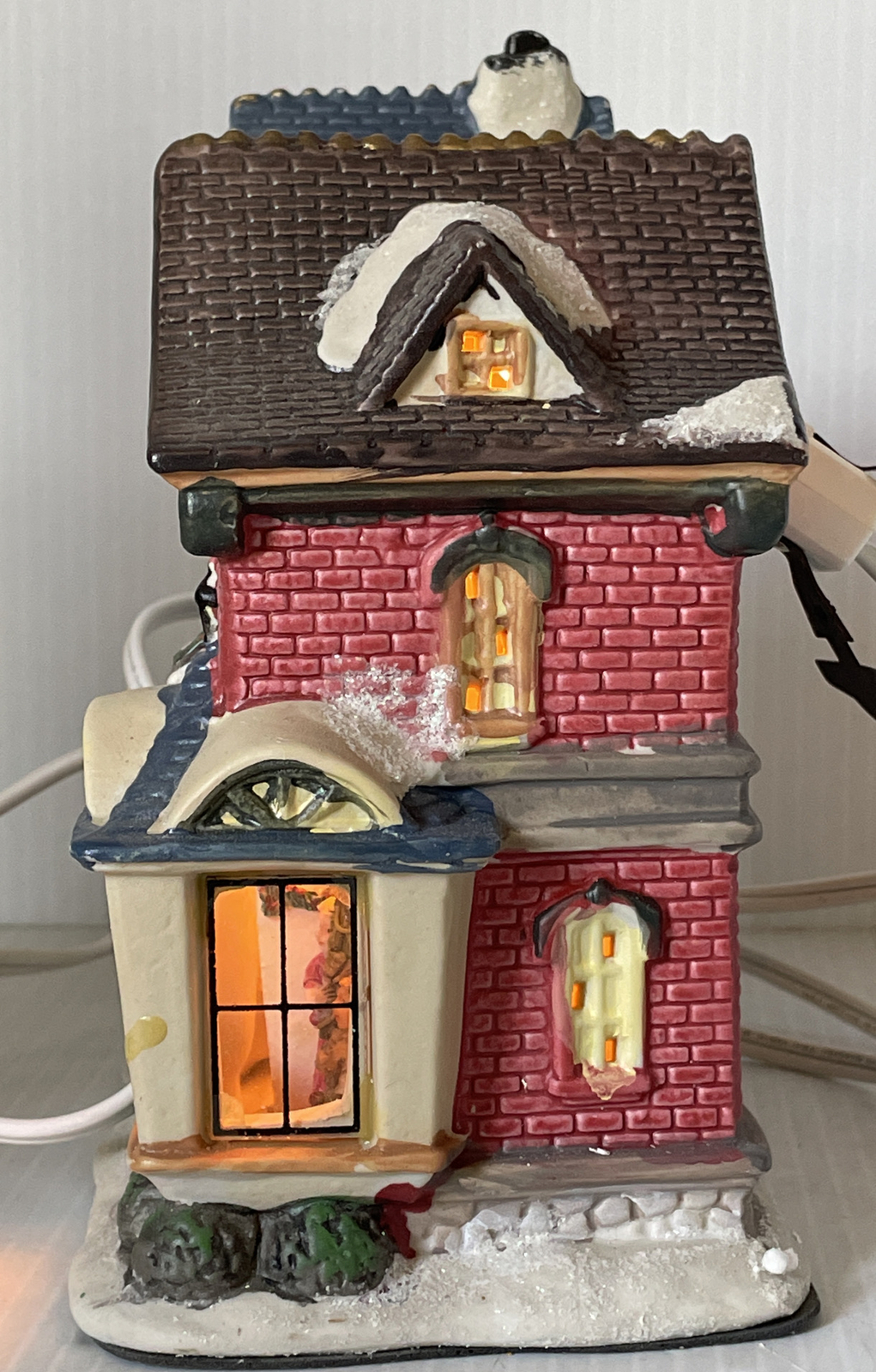 Victoria Falls Collector Series 4 Porcelain Lighted Residential House With Box