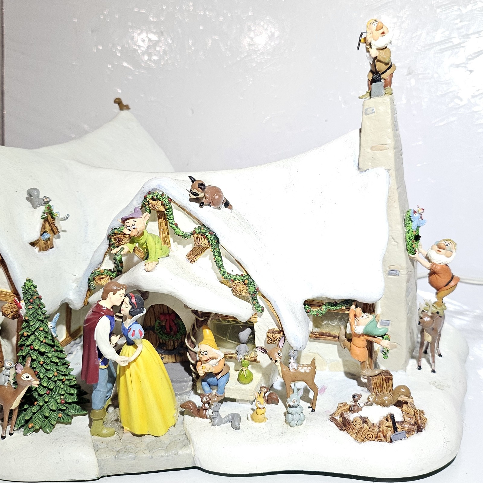 Disney Snow White Seven Dwarfs Cottage Lighted Ceramic Christmas Village