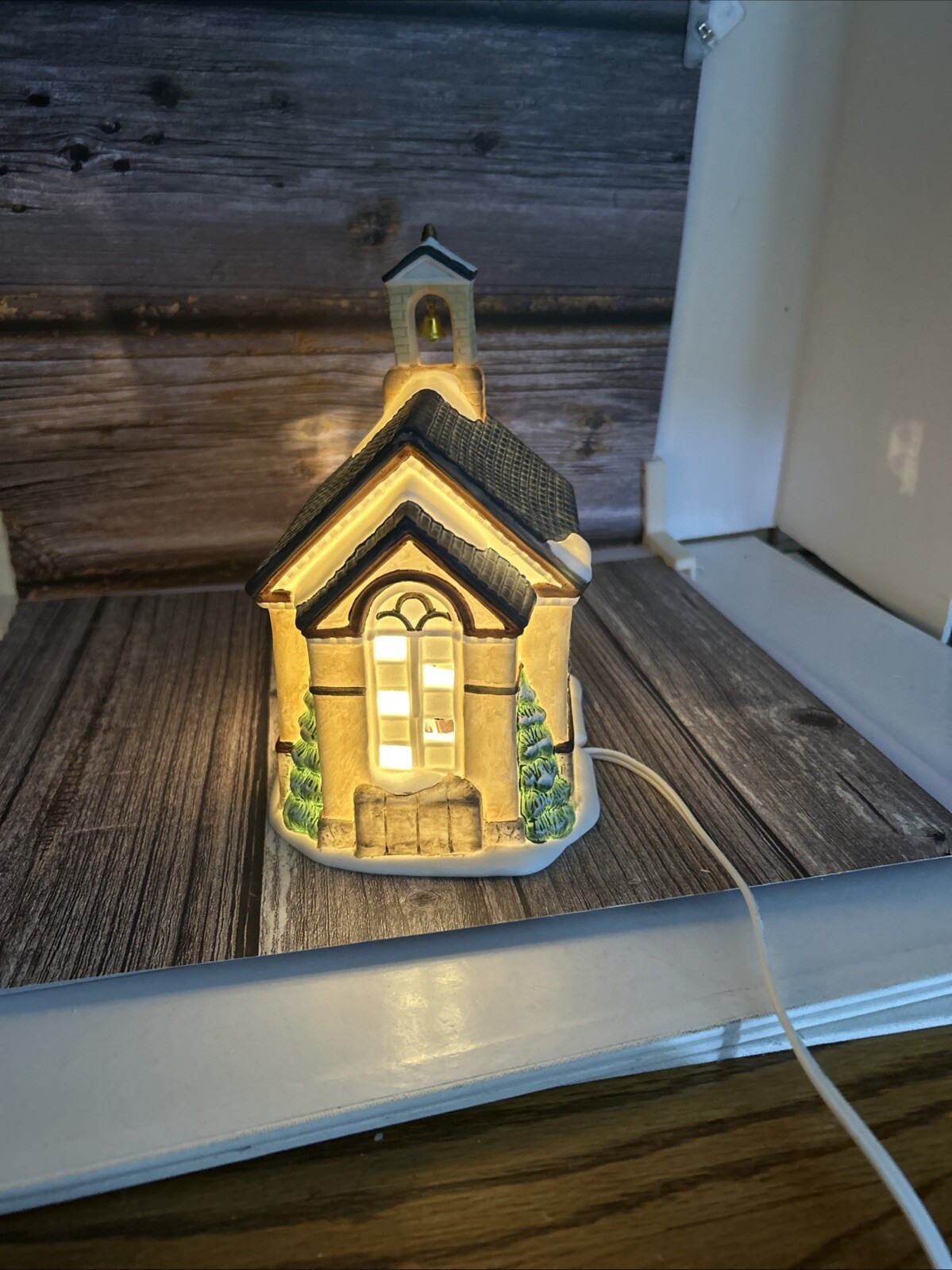 Galleria Inc Hand Painted Fine Porcelain Collectable Church Lighted Christmas