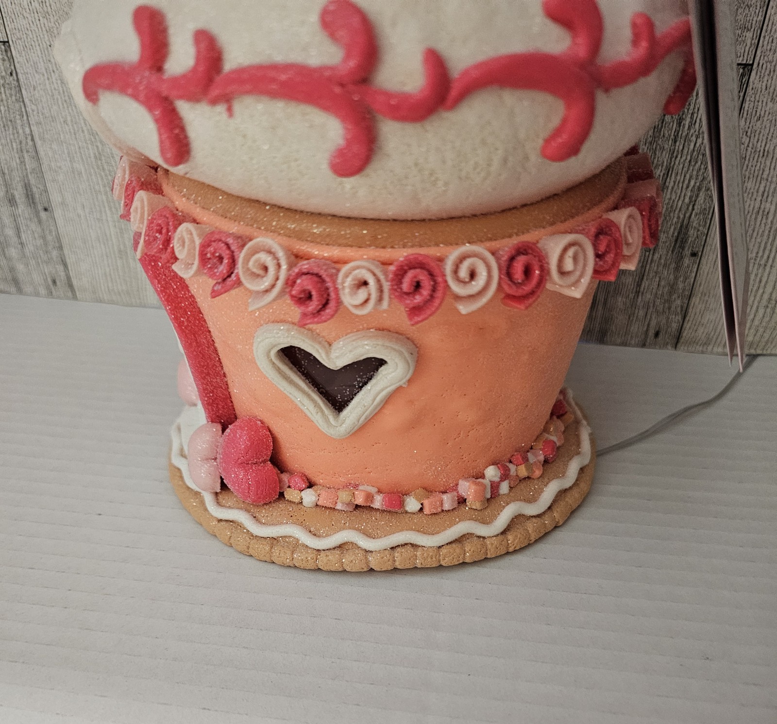 CUPCAKES AND CASHMERE Light Up Glittery Cupcake Valentine’s Day House