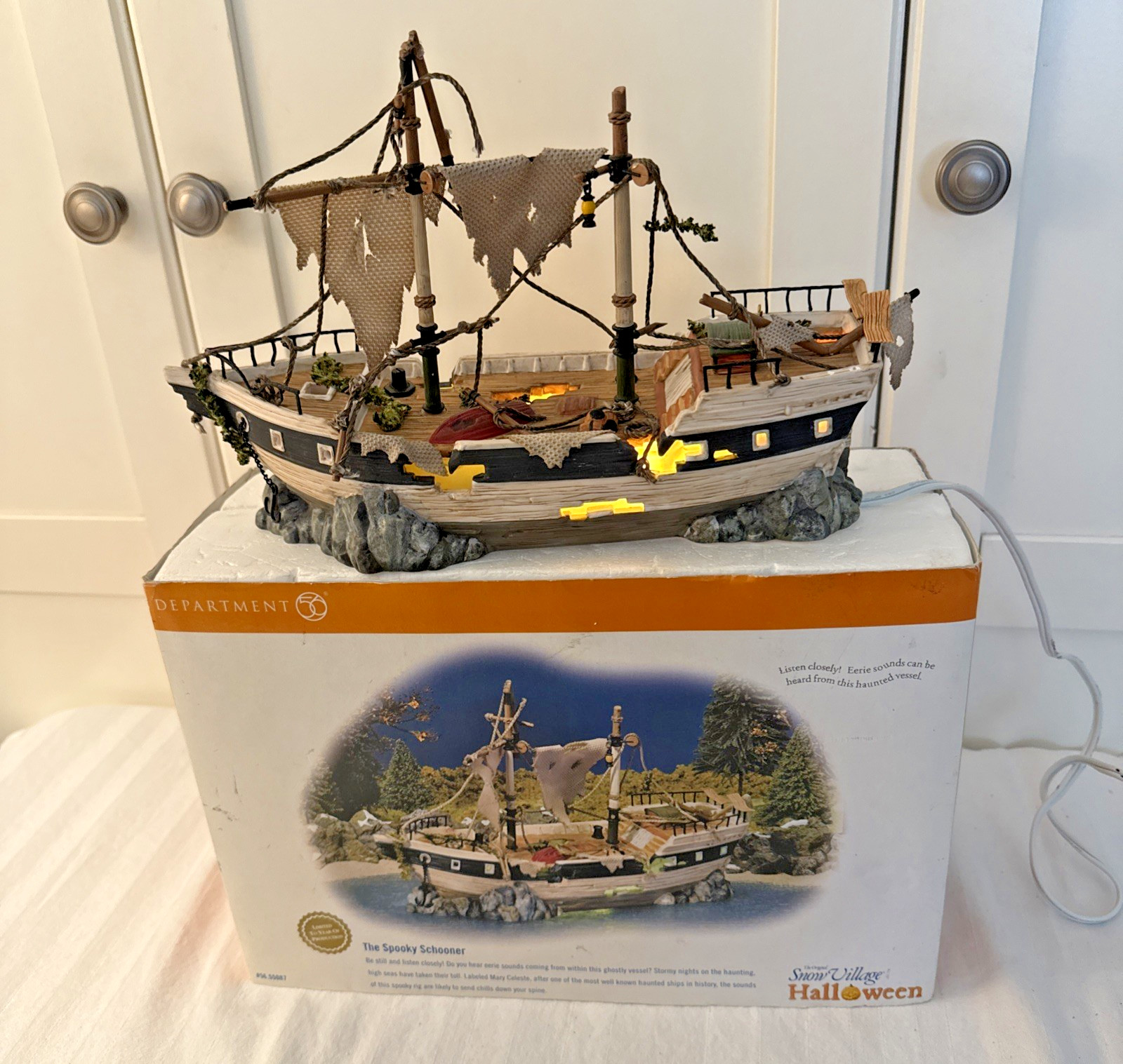 Dept 56 Halloween Snow Village SPOOKY SCHOONER 56.55087 w/Lights & Sound- Works!