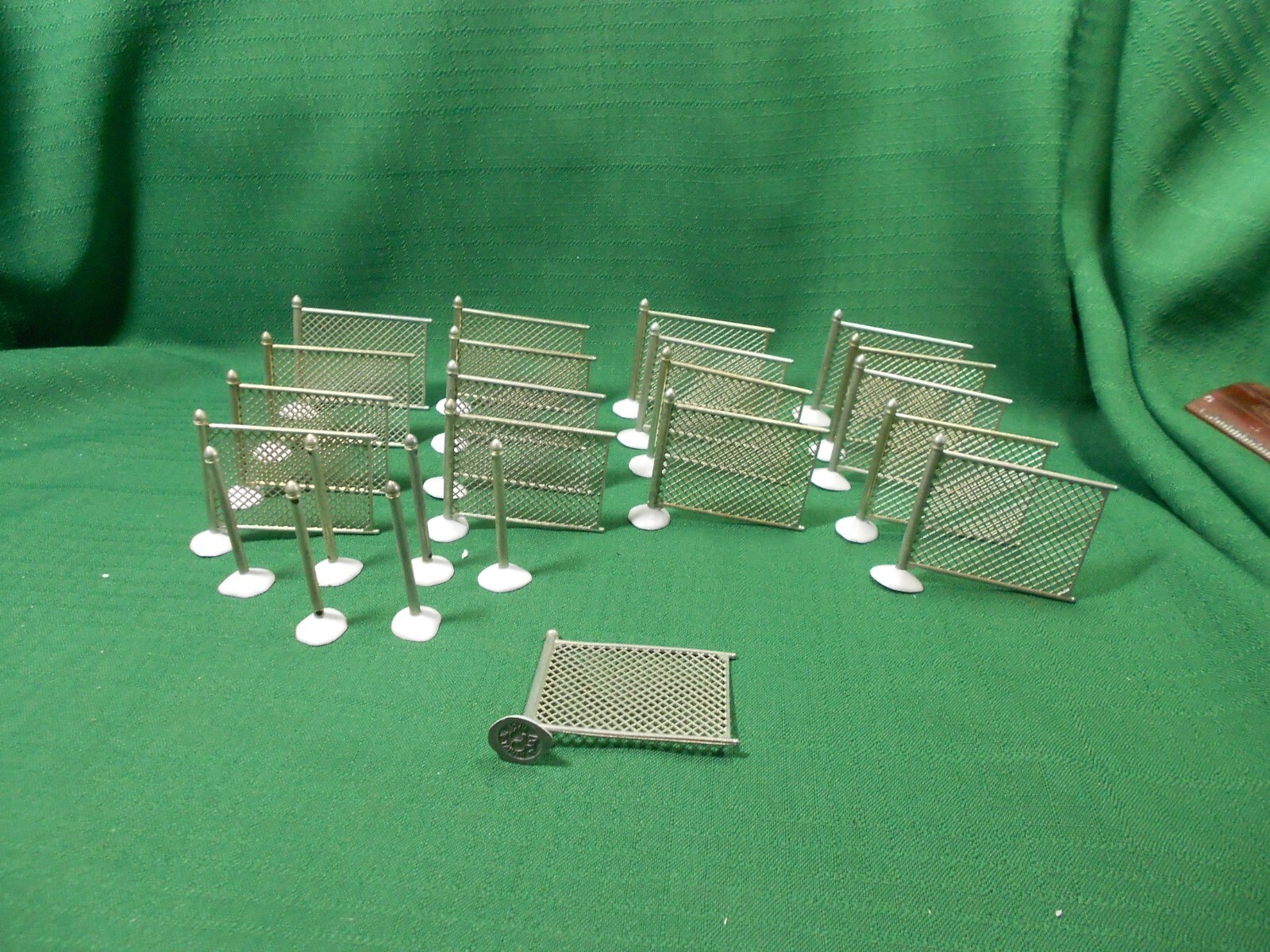 Dept 56 Chain Link Fence – 18 Pieces plus 6 End Poles