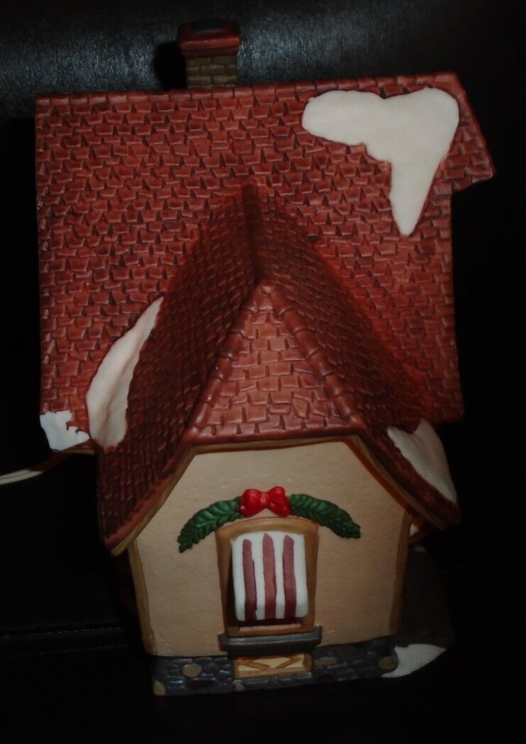 1998 HEARTLAND VALLEY O’WELL “SANTA’S SWEET SHOP” PORCELAIN LIGHTED HOUSE