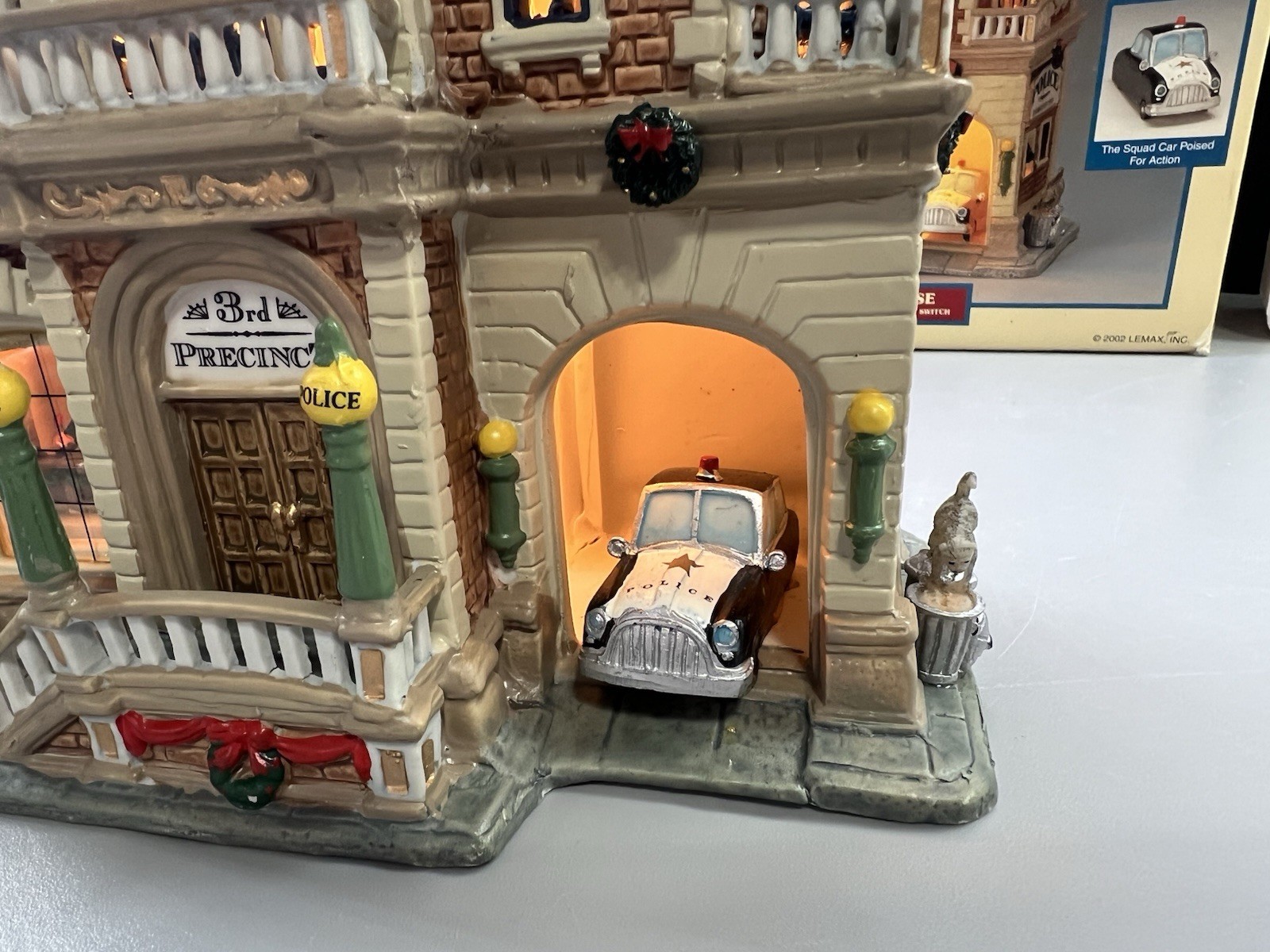 2002 Lemax Christmas Village 3rd Precinct Police Station W/Box 25759S