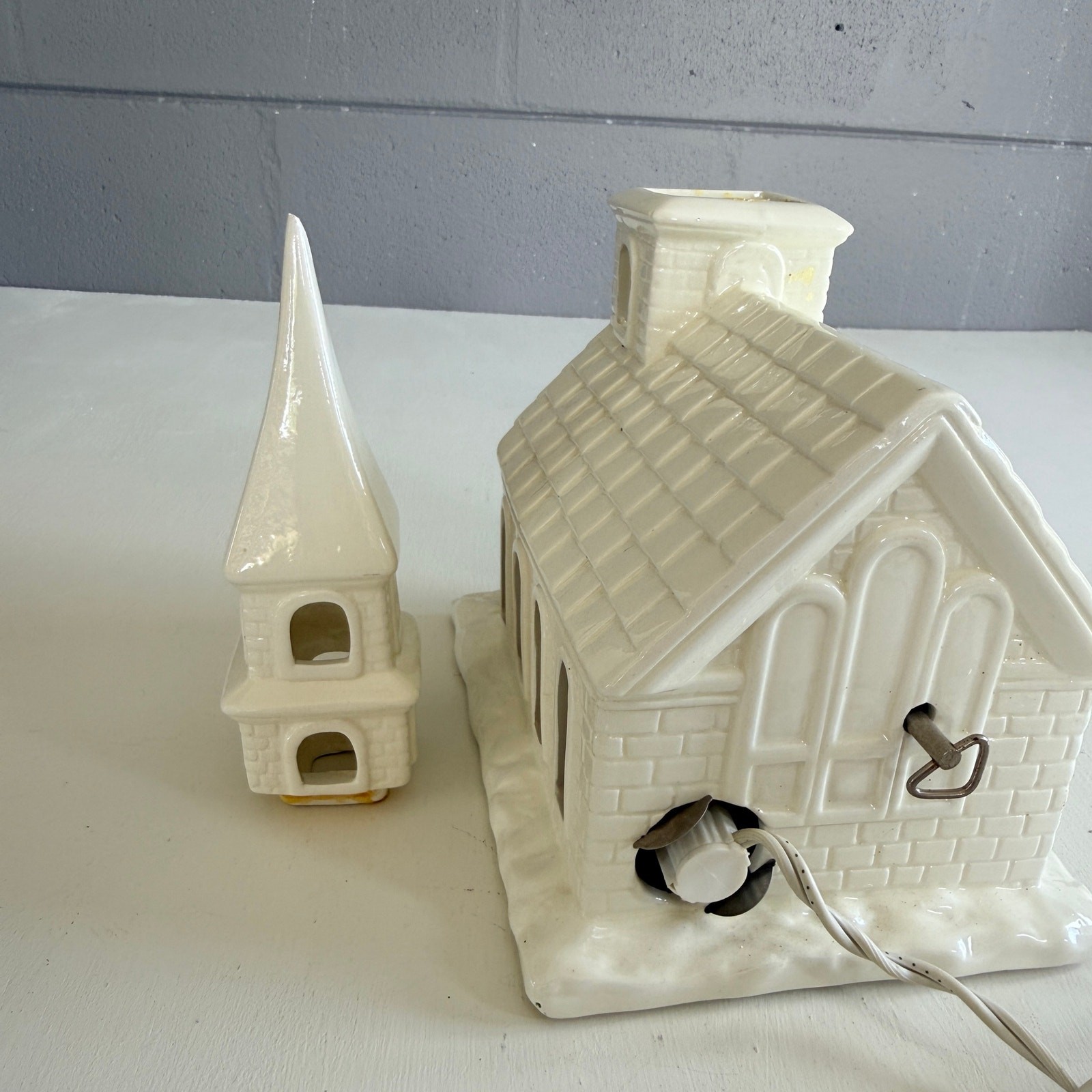 Vintage White Ceramic Byron Molds 1970 Lighted Chapel Church Lamp with Music Box