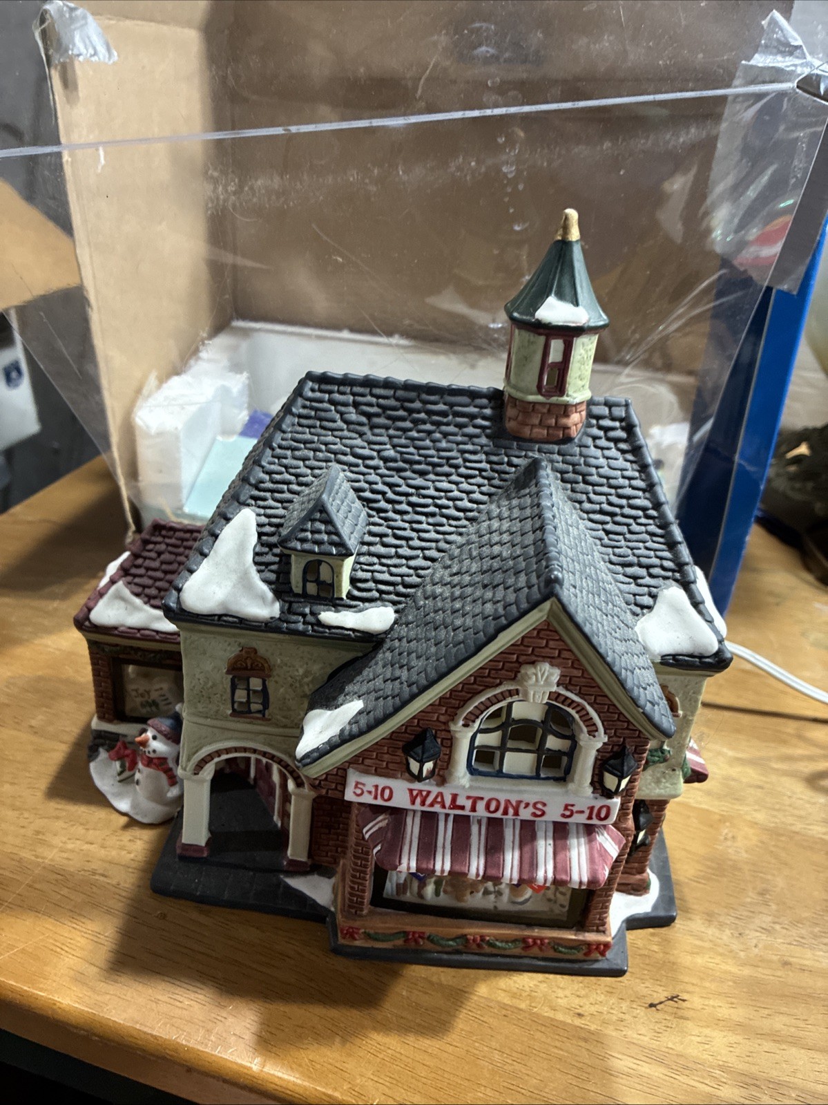 Holiday Time Christmas Village Lighted Waltons 5 & 10 W/ Light