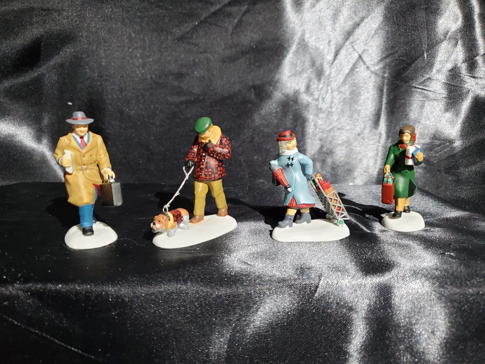 DEPT 56 CHRISTMAS IN THE CITY “BUSY CITY SIDEWALKS” #56.58956