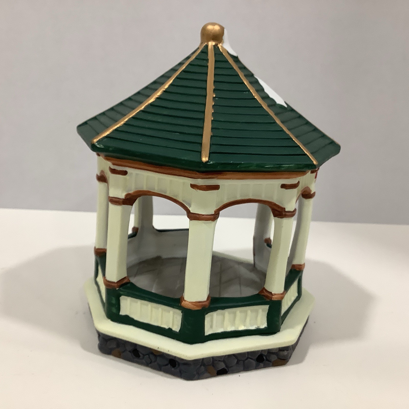 Heartland Valley Village #9804147 Accessory Deluxe Porcelain Gazebo 1997