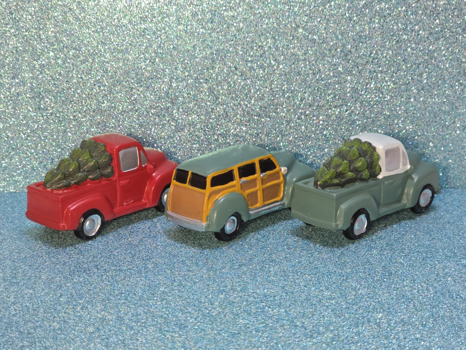 Christmas Village Car Truck Assessory Pieces Lot Of 3 Resin 3″ Holiday Accents