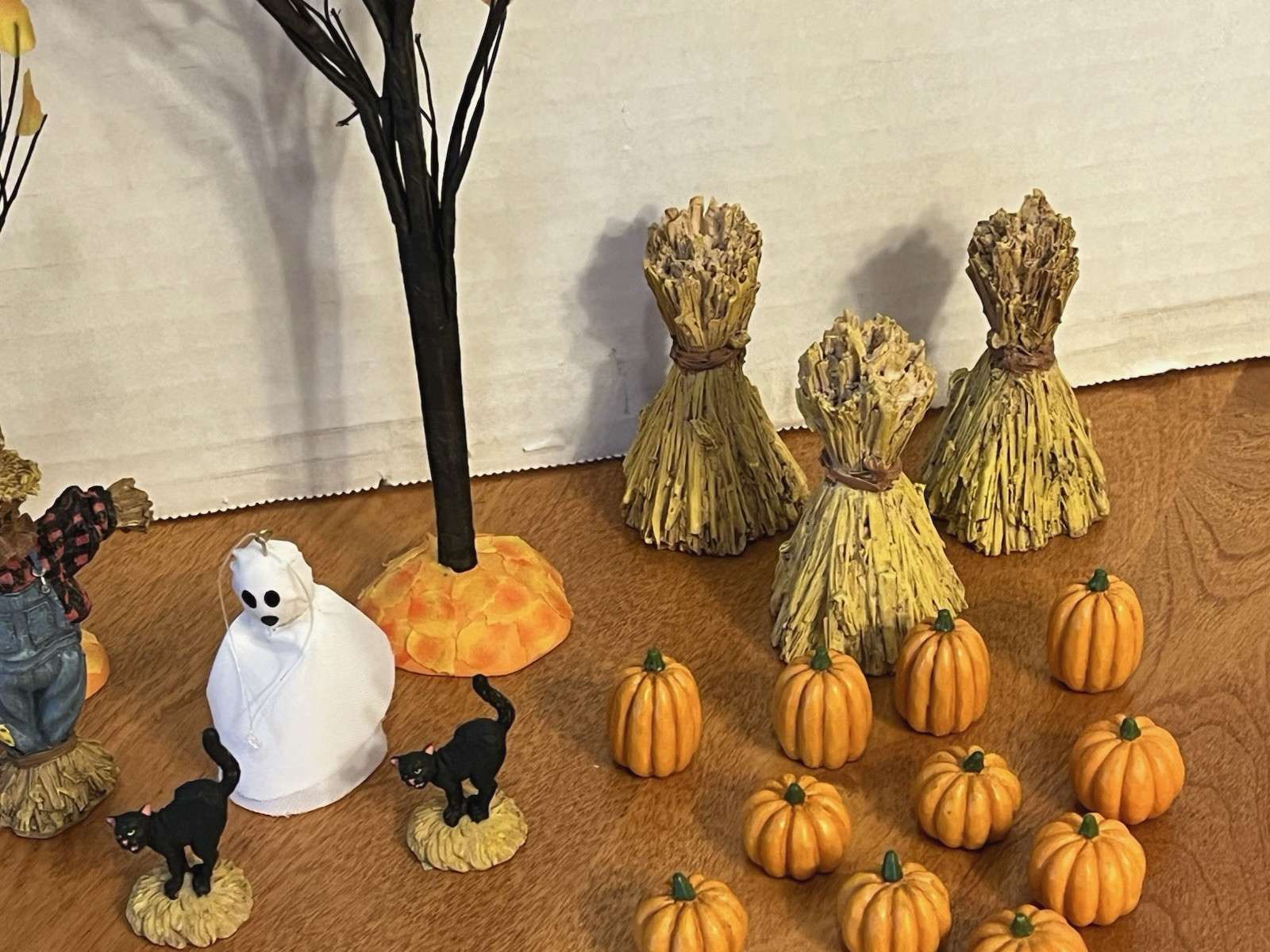 Dept 56 Halloween Village 22 Piece Set Complete Ghost Trees Black Cats Pumpkins
