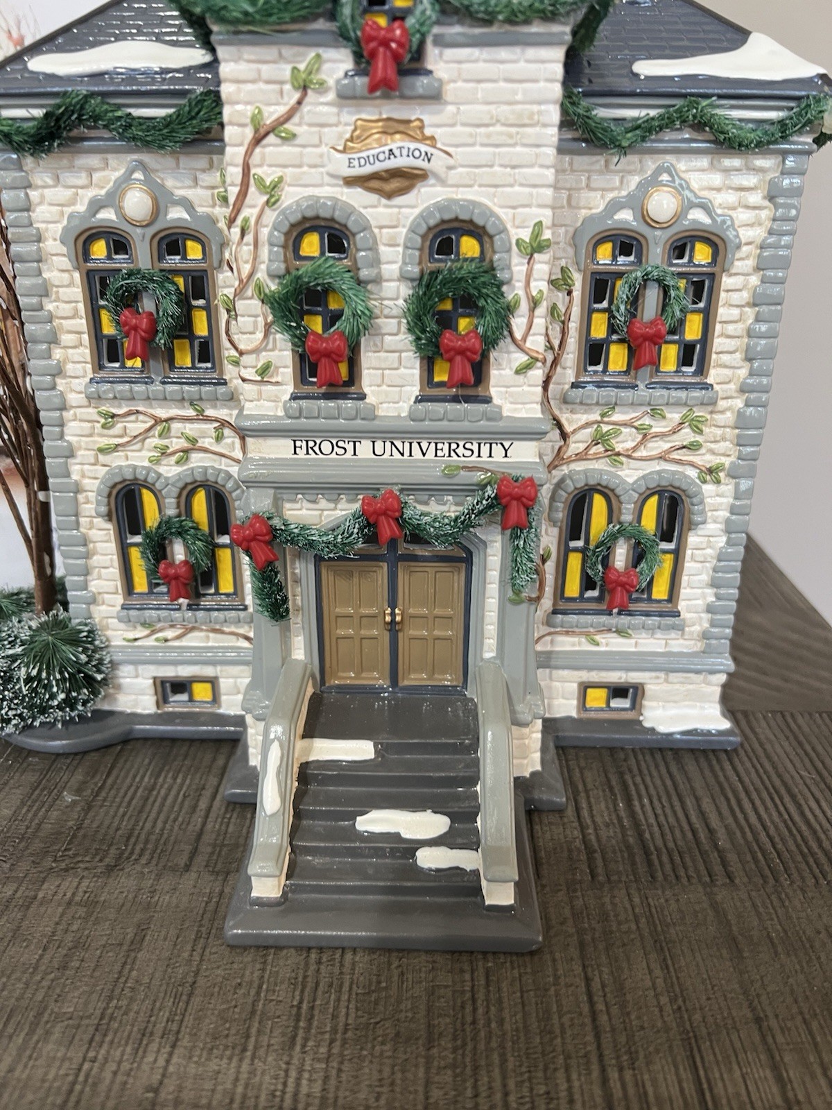 Department 56 Snow Village Frost University – #799927