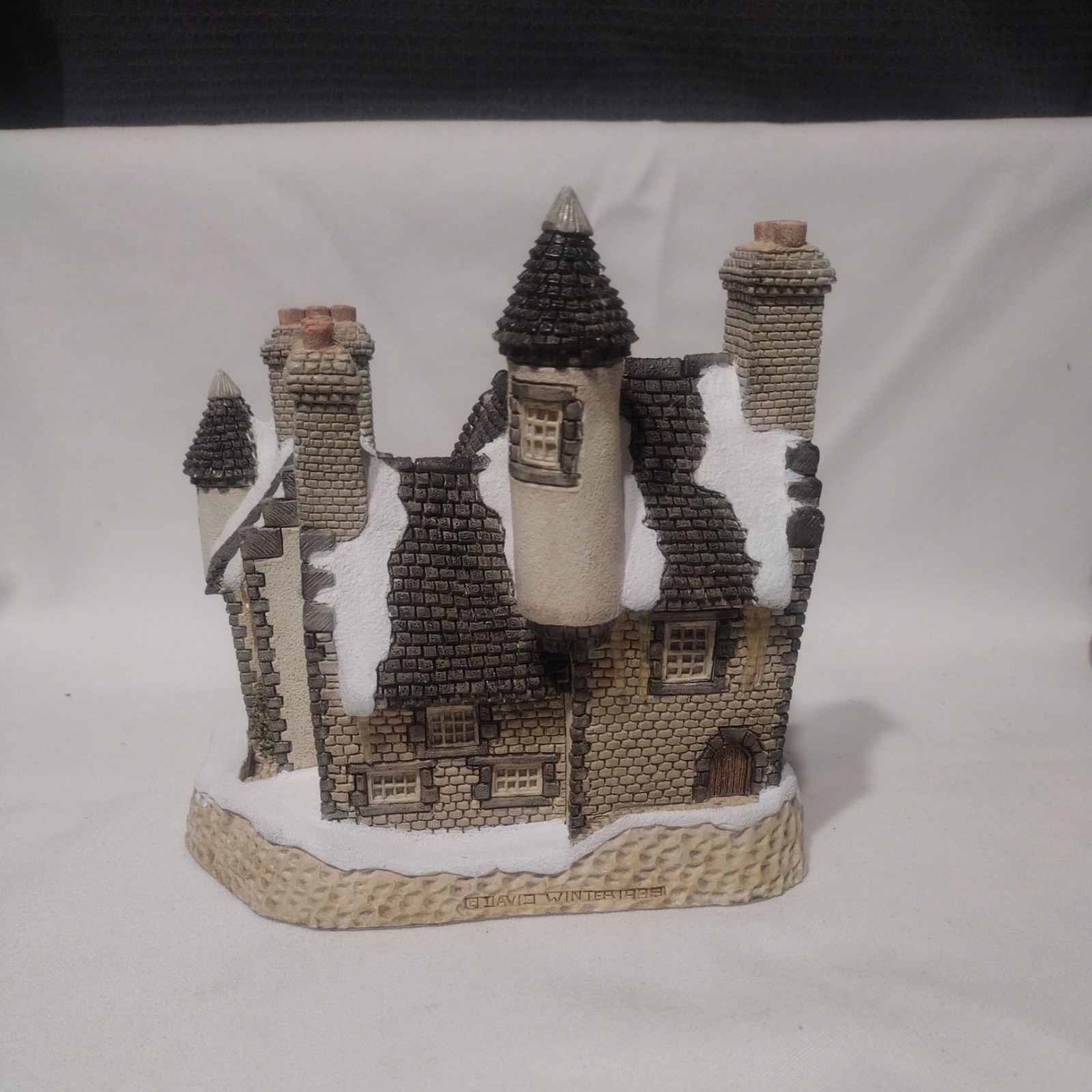 DAVID WINTER 1988 vintage village Cottage A Christmas In Scotland & Hogmanay