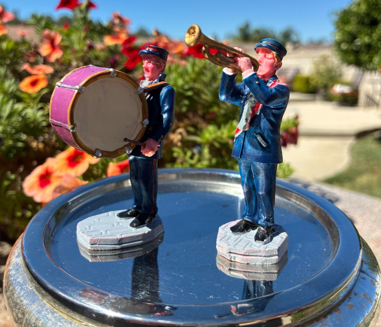 2 Lemax Christmas Village Town MARCHING BAND MUSICIANS Figurines Drum Trumpet