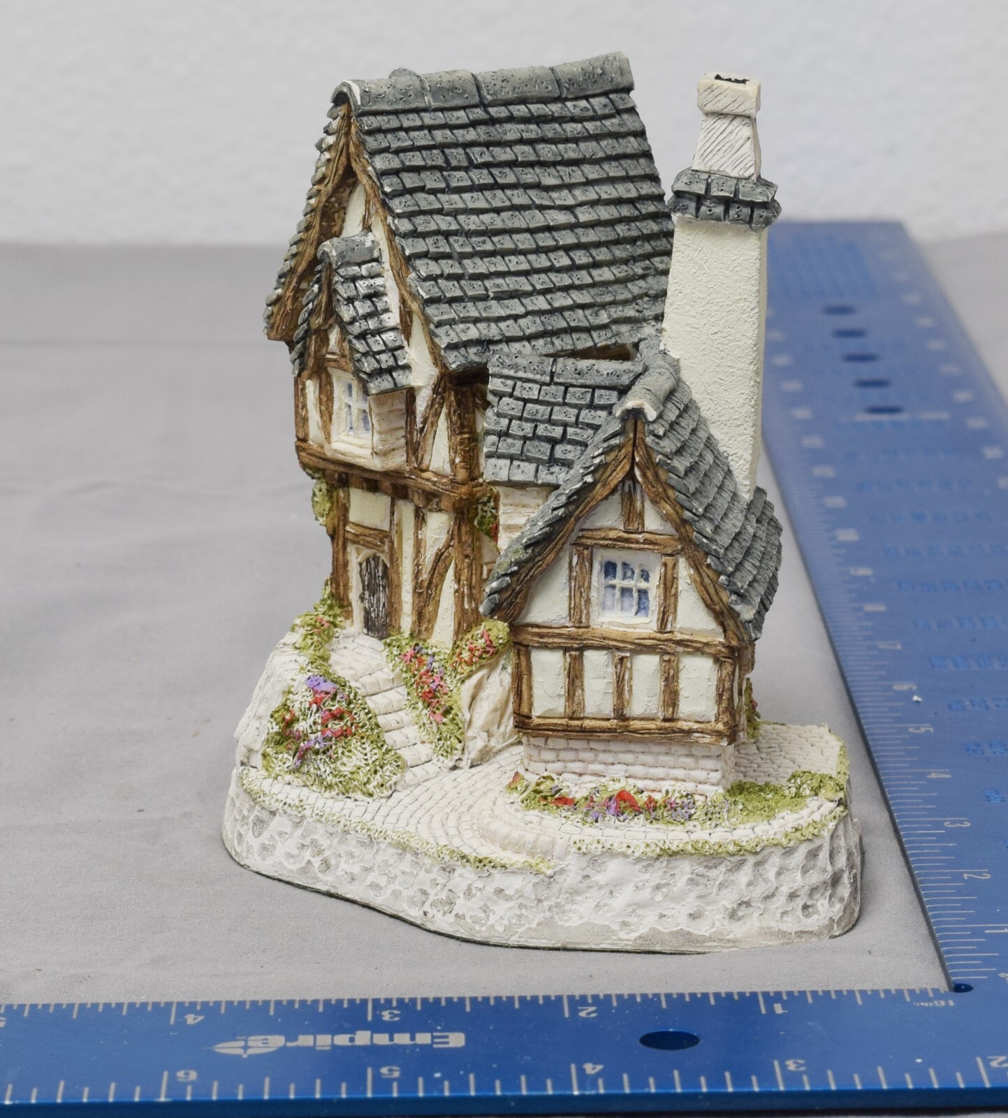 Vintage David Winter cottage The Candlemaker’s Guild Piece #12