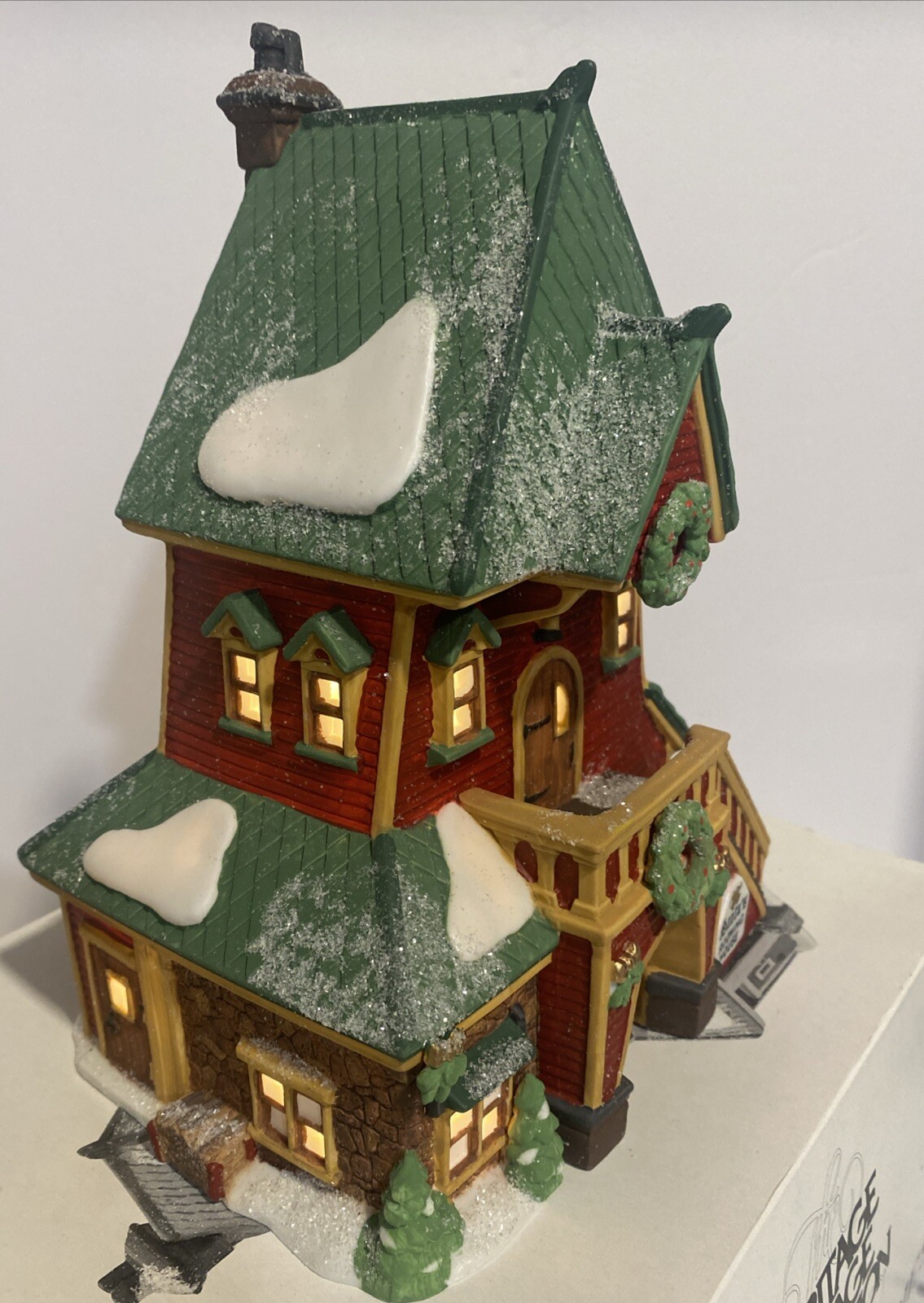 Department 56 North Pole Santas Rooming House #56386 1995 RETIRED w/Box