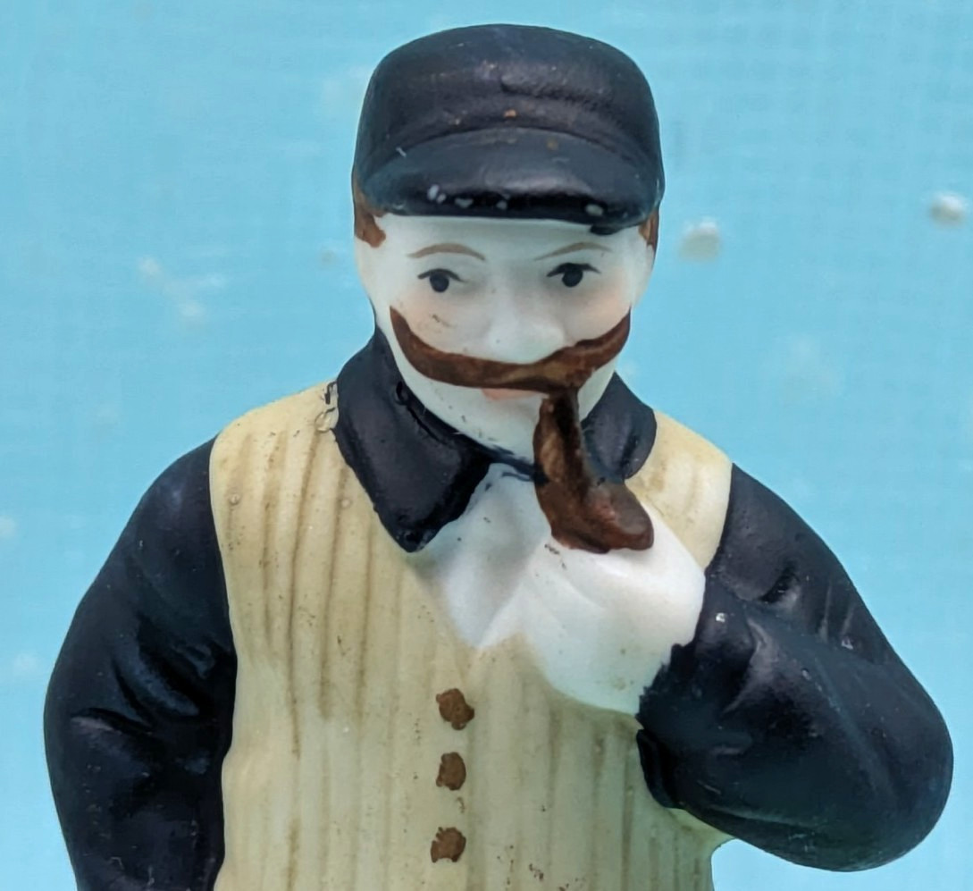 *PAINT LOSS Hershey’s Village baggage luggage porters porcelain LOOSE INV728