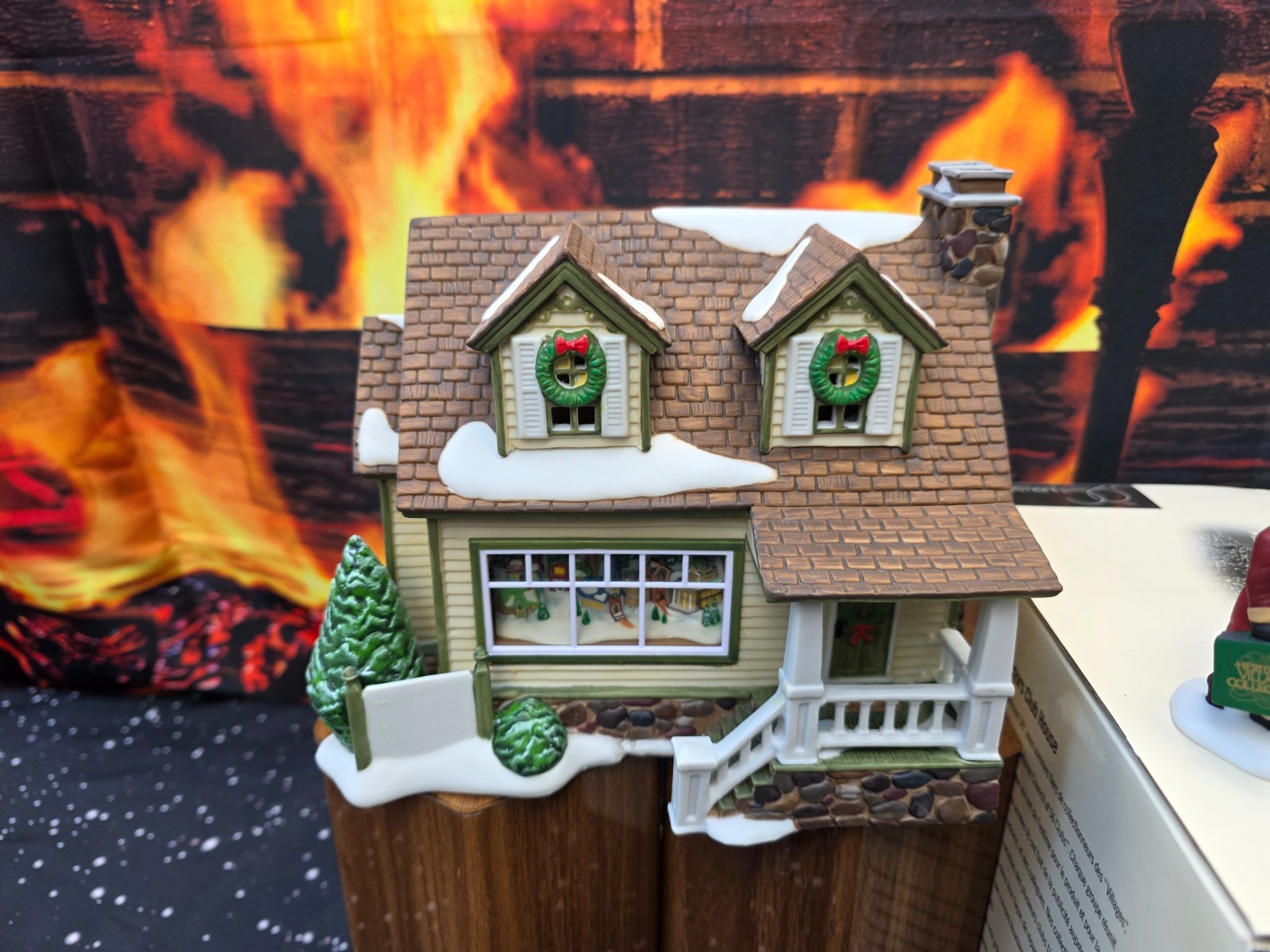 Dept 56 – Collector’s Club House Christmas Village 54800 with figurine