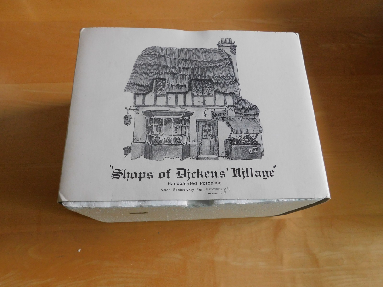 Dept 56 Heritage Shops Of Dickens Village “Green Grocer” 1984 Light & Box