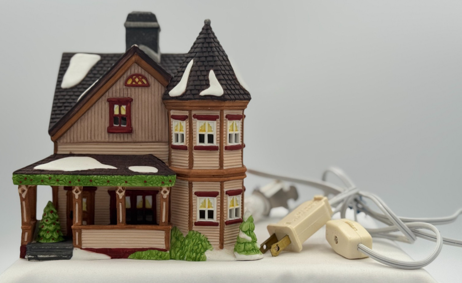 Dept 56 New England Village Series “Thomas T. Julian House” #5657-0 Heritage