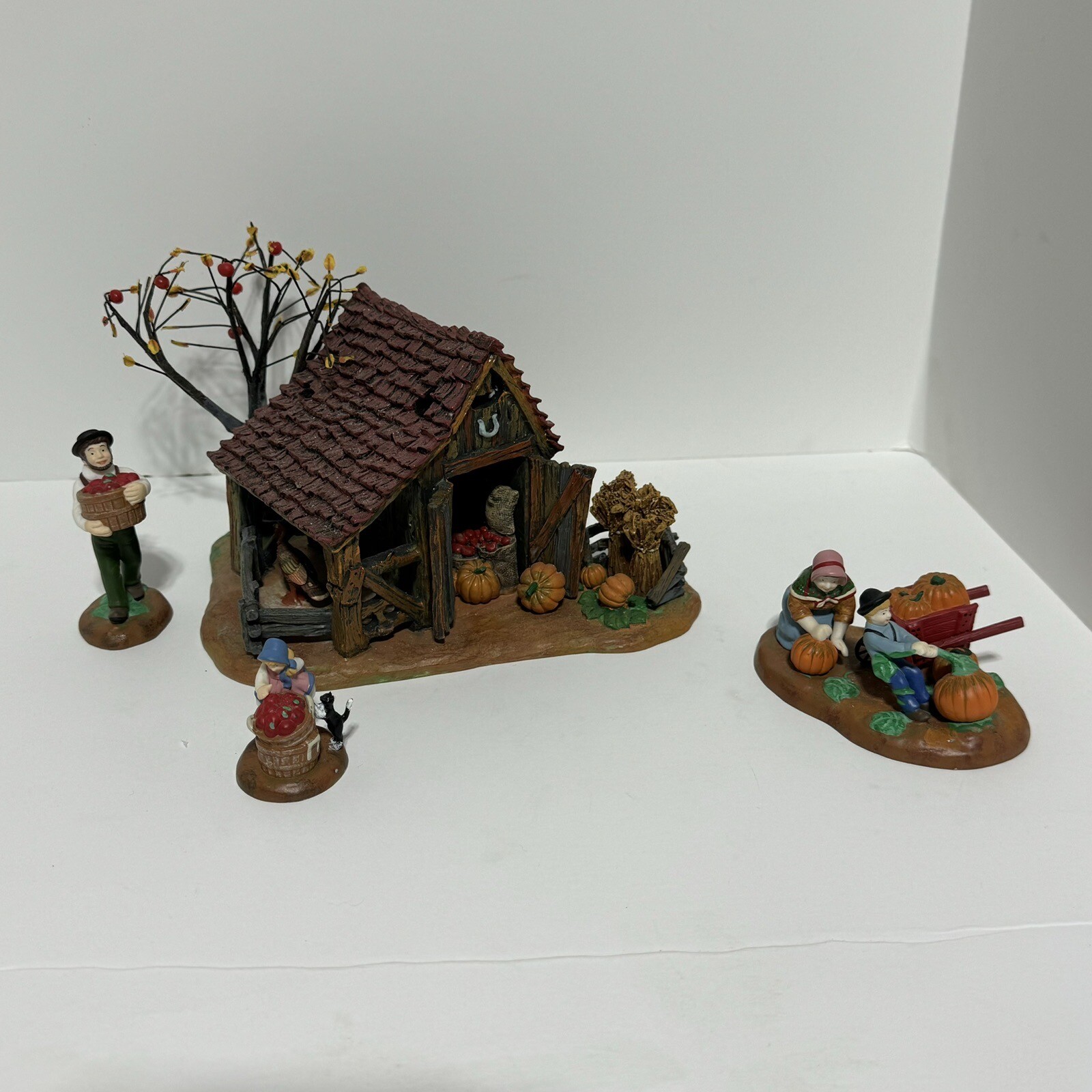 Department 56 New England Village Series “It’s Almost Thanksgiving” W/ packaging