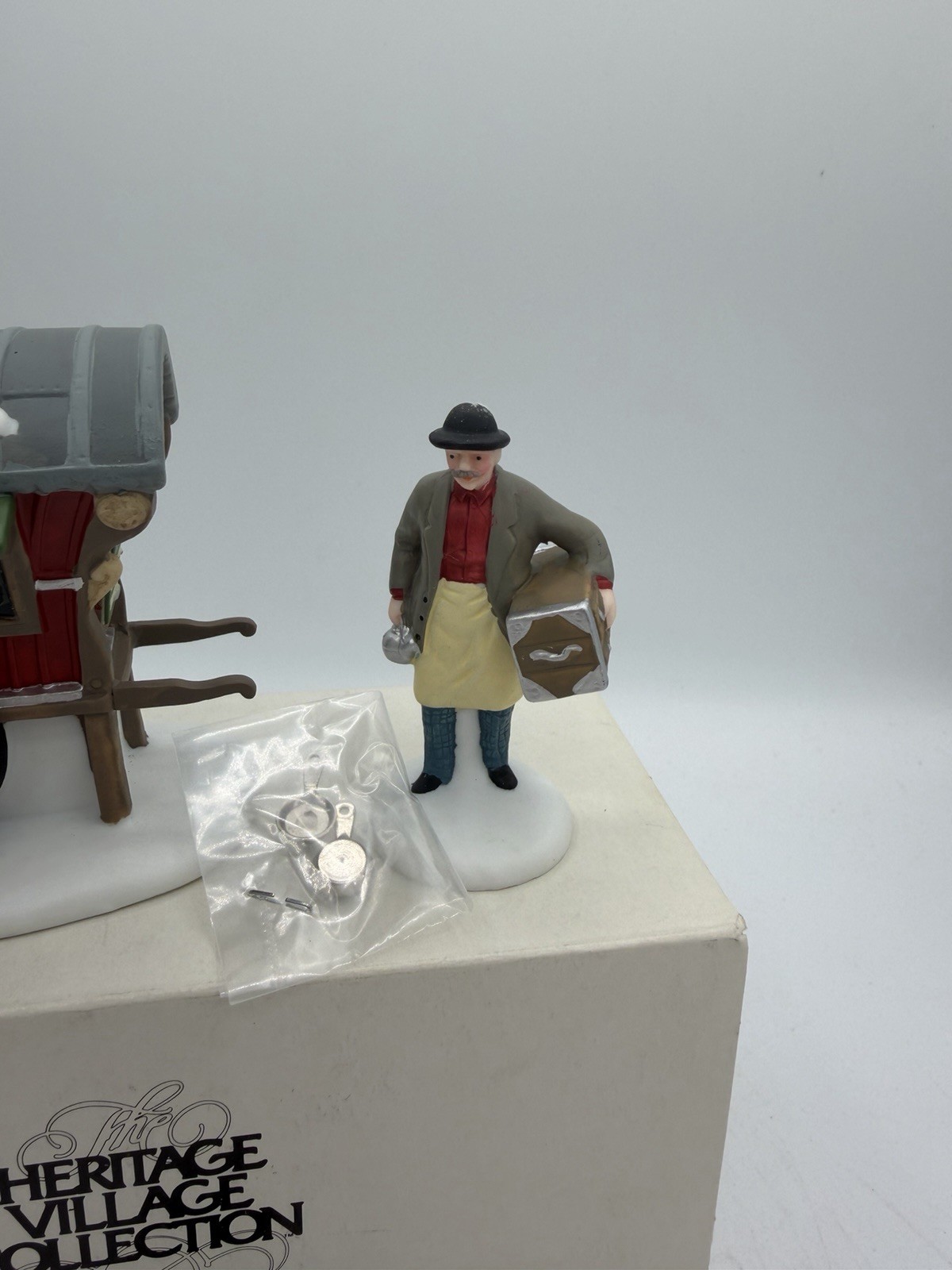 🏘️ Dept 56 Heritage Village “Town Tinker” Accessory – EUC 🛠️