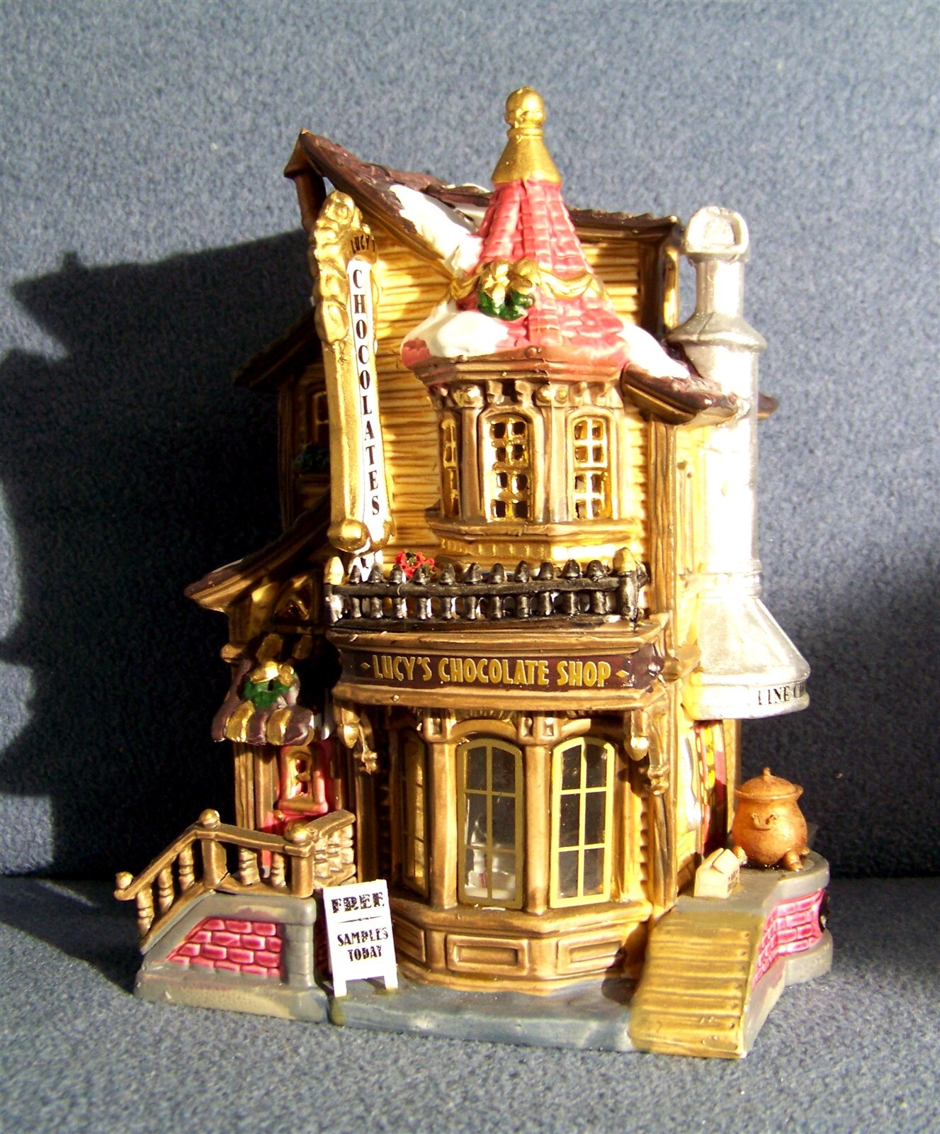 Lemax – Lucy’s Chocolate Shop – Caddington Village Collection – 45052 – EUC