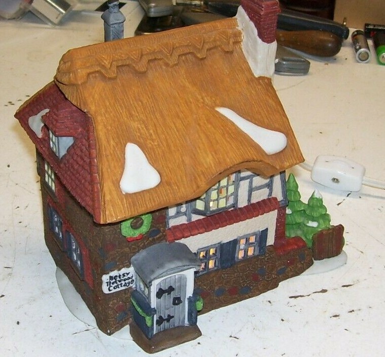 Dept 56 Dickens Village David Copperfield 1989 BETSY TROTWOOD’S COTTAGE Lit