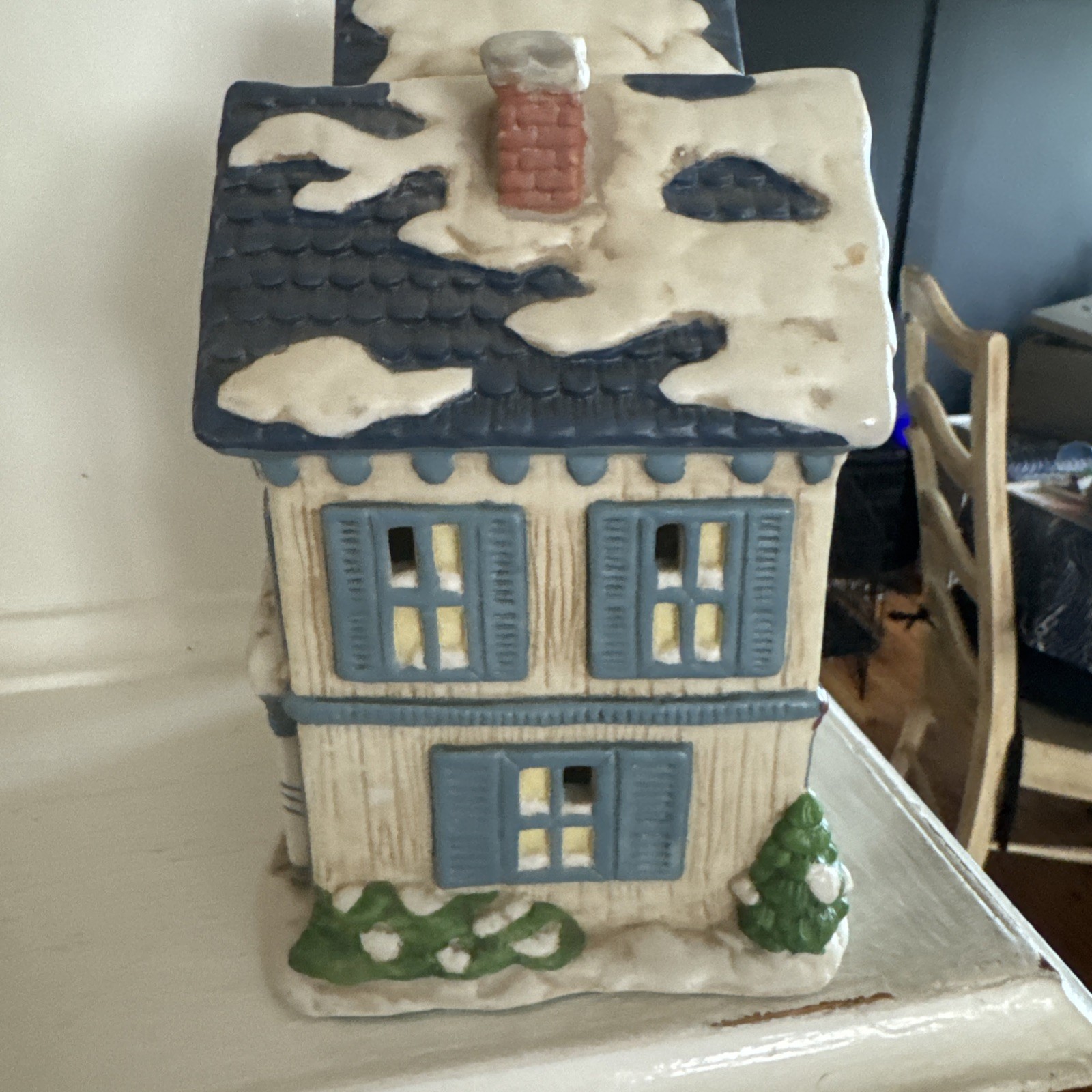 House of Lloyd 1993 7″ Tall Christmas Village House Hole For Nite Lite Vintage