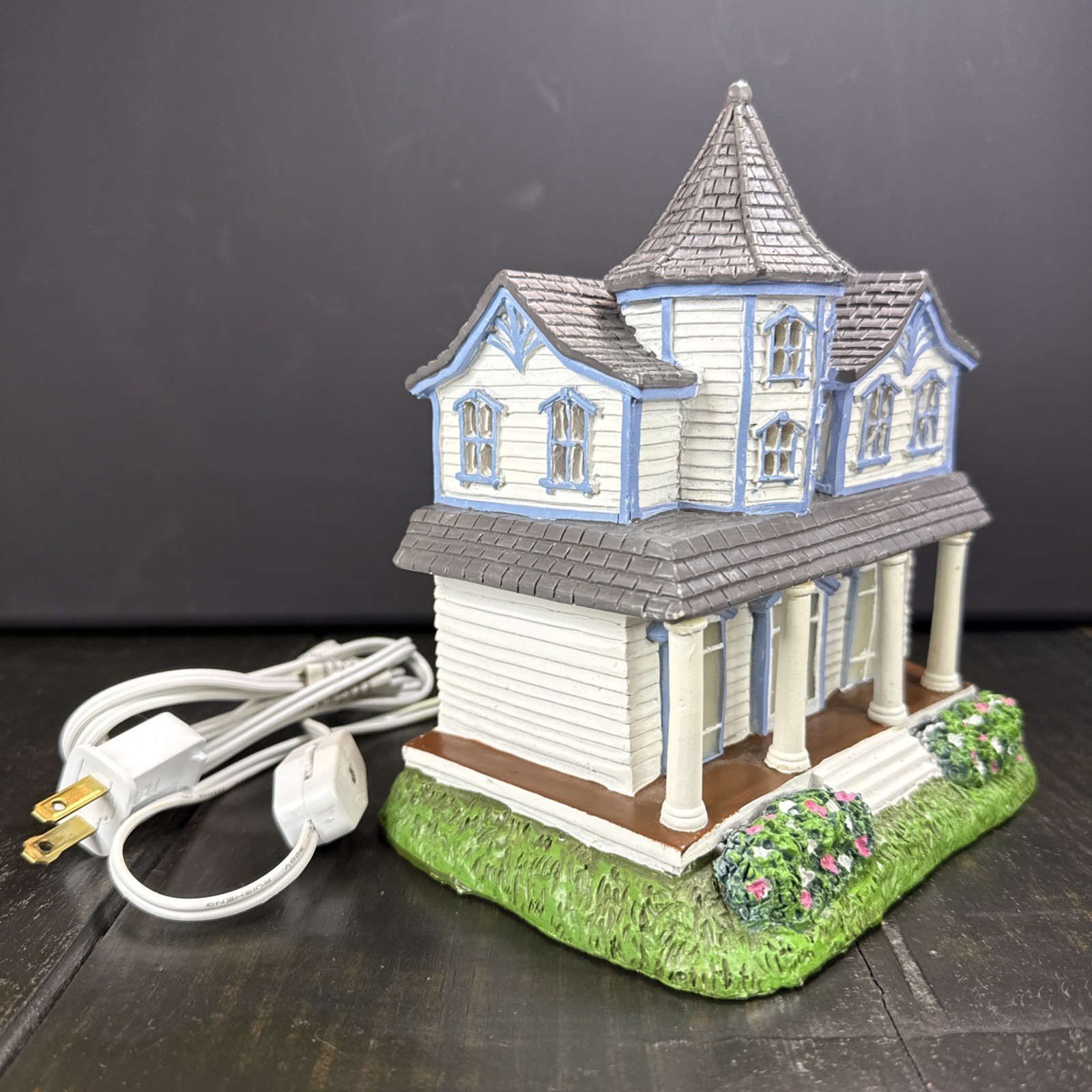 Light-up Shingle Victorian House Accent Lighted Building Rare