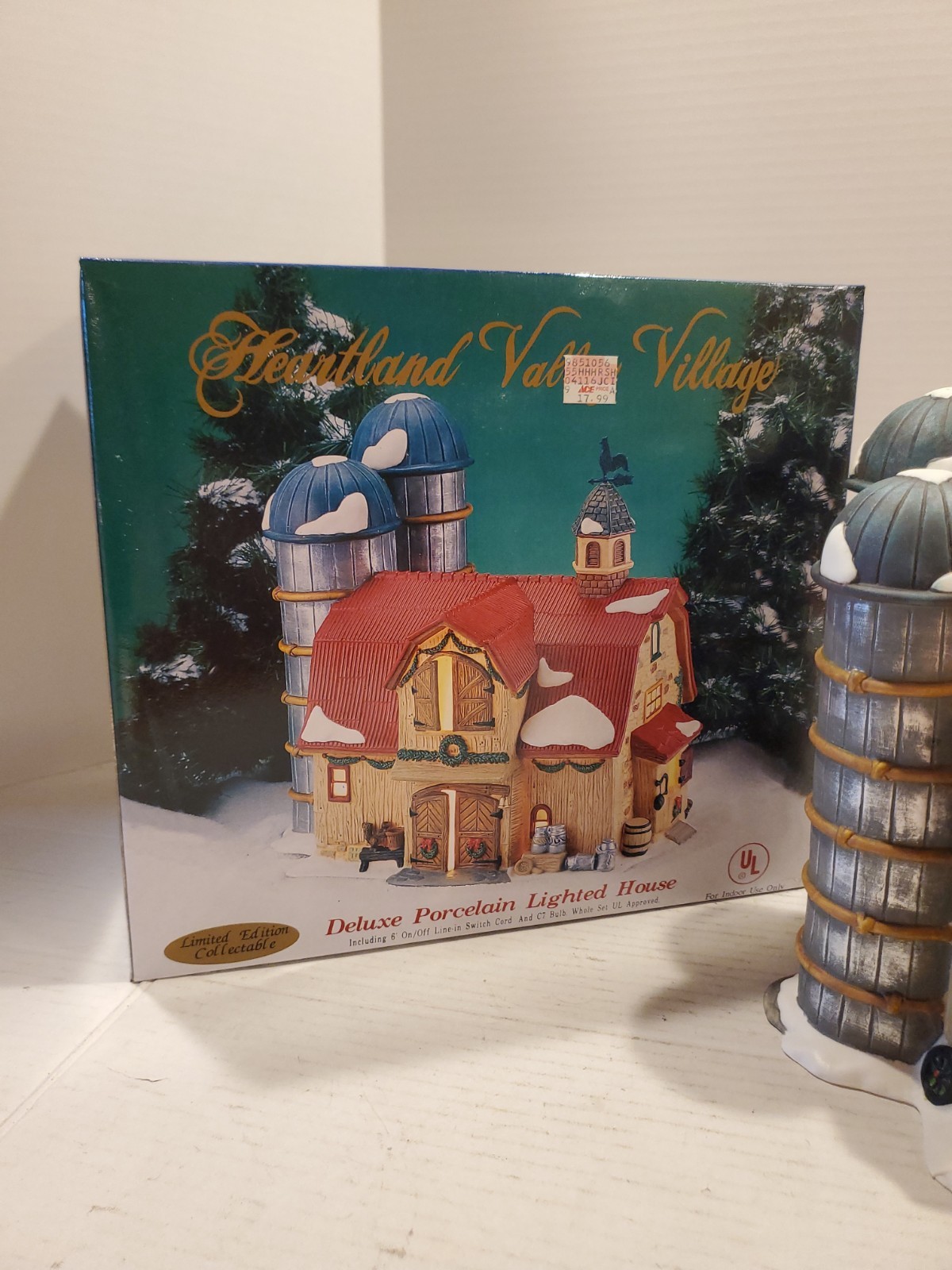 Heartland valley village Red Farm Barn 2001 Limited Edition HTF, Retired