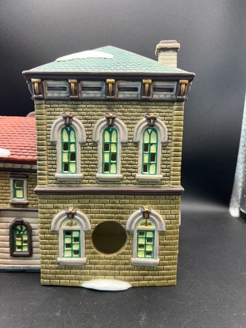 Village Theater Christmas House Porcelain Heartland Valley O’well 1999 VGC