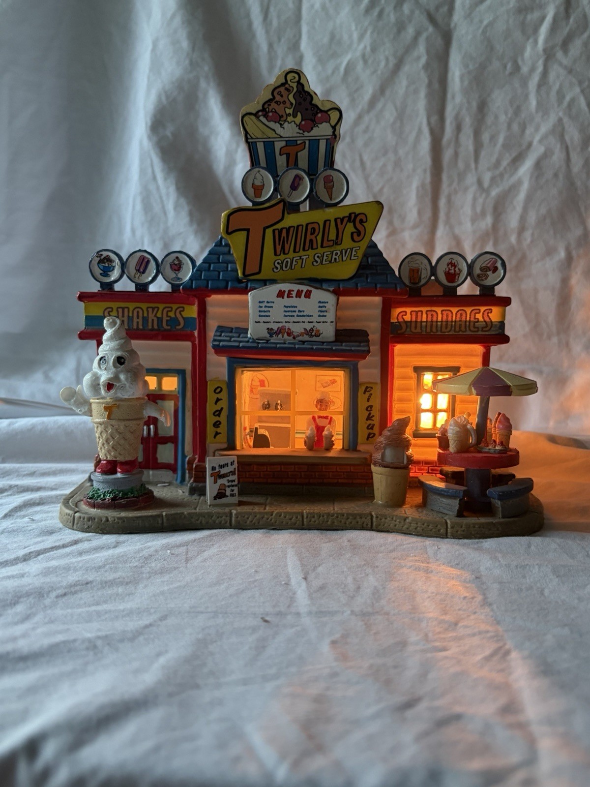 X-Mas Lemax Village Harvest Crossing Twirly’s Soft Serve 2007 New in Box