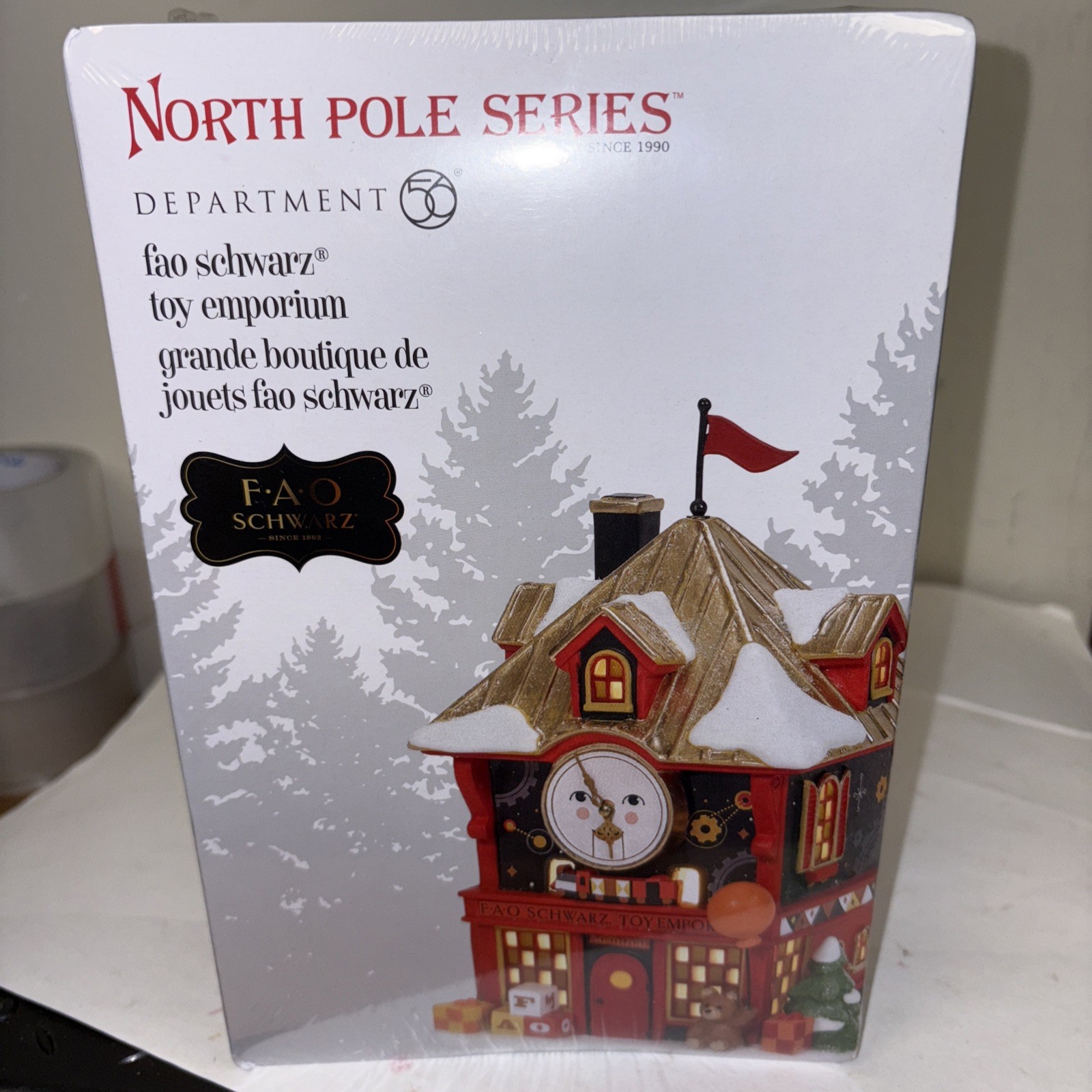 Department 56 6009773 Christmas Village – Green/Red/White