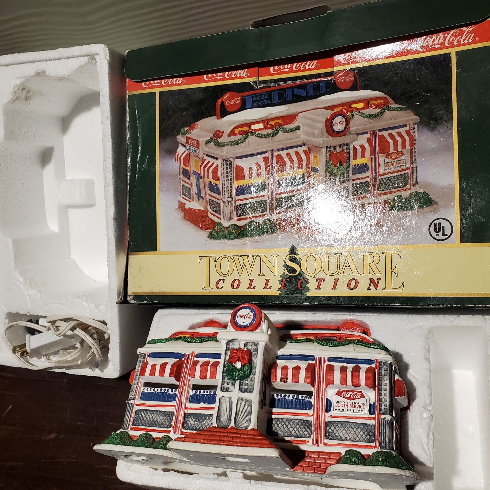 Vtg Coca-Cola Town Square Collection Tick Tock Diner Christmas Village In Box