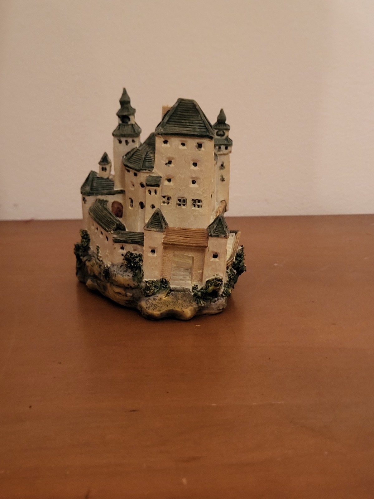 Vintage Christmas Village House from K’s Collection 4inch Resin