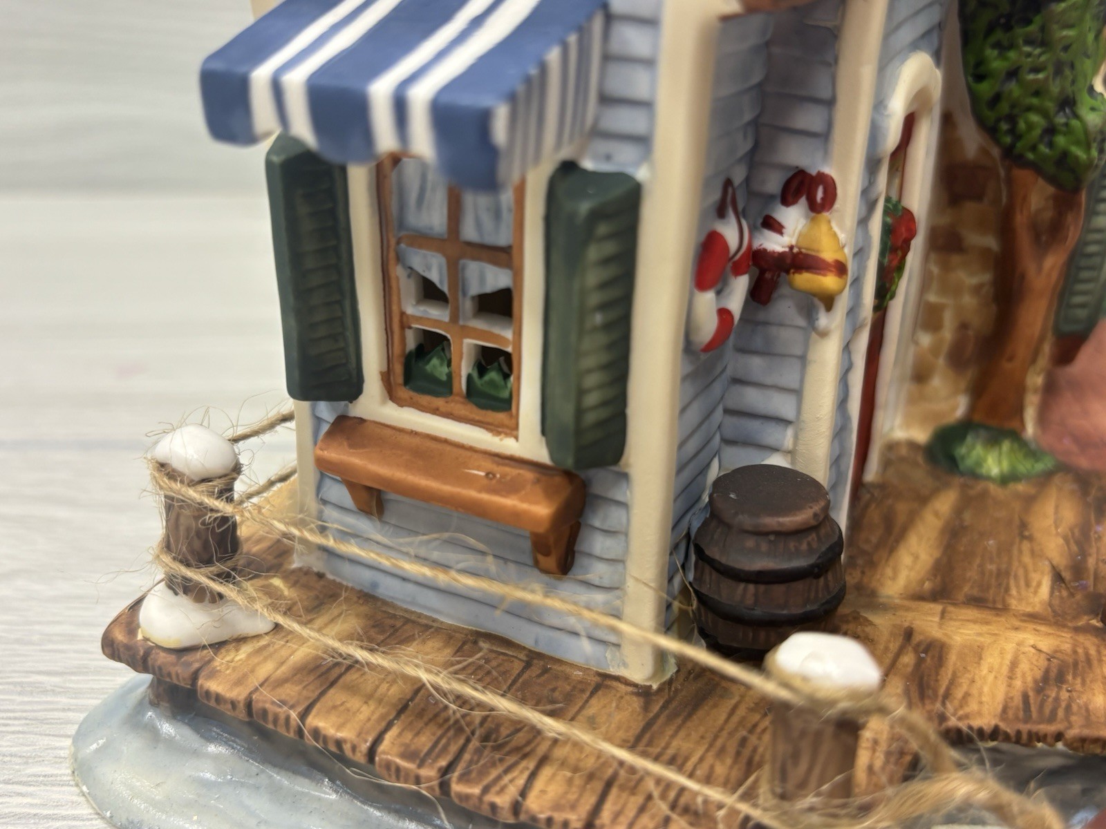 Harborside Village CAPT. SMITH BOAT HOUSE 8.5″ Illuminated Christmas 2003 O’Well