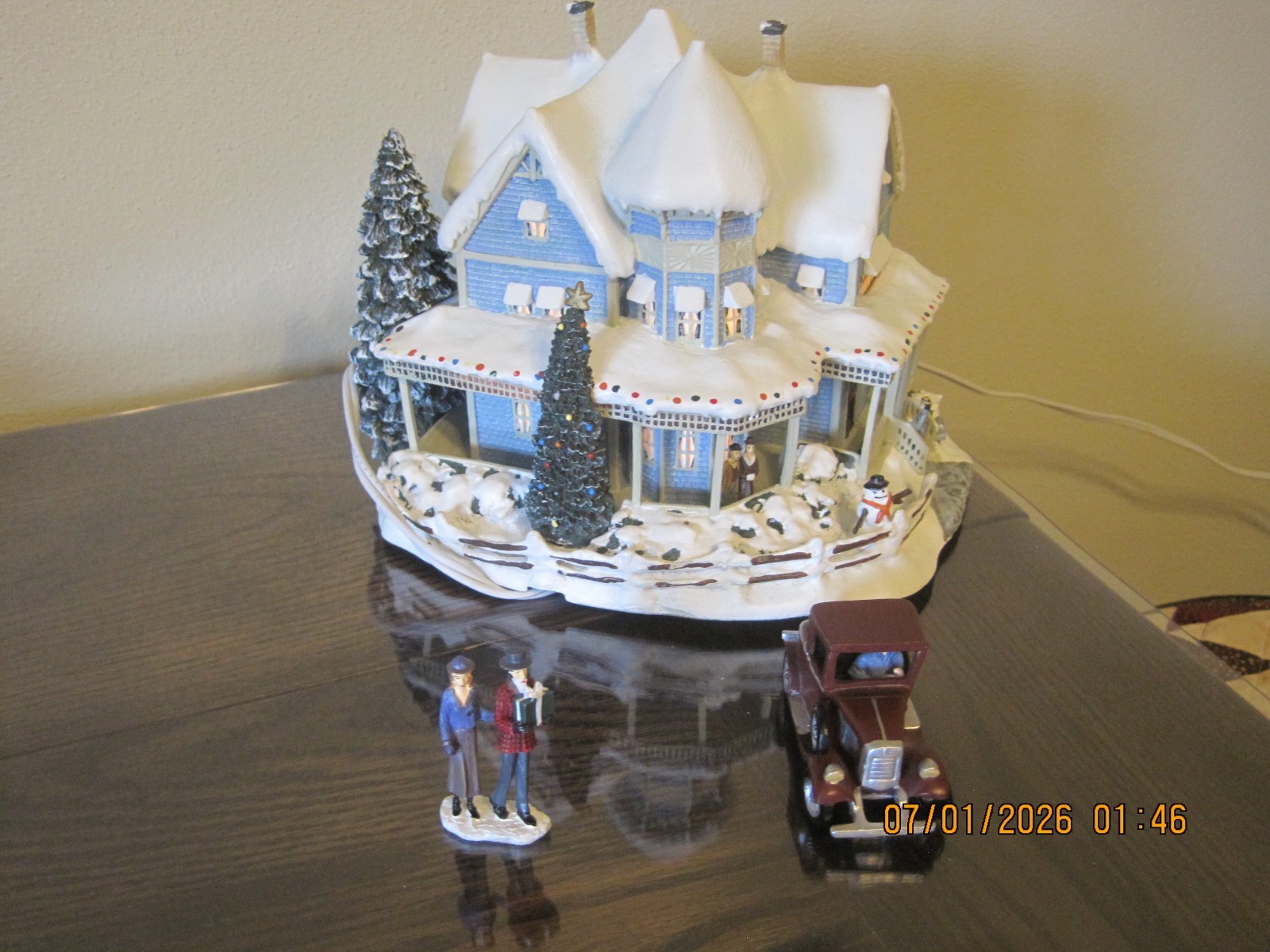 Thomas Kinkade Hawthorne Village Holiday Bed & Breakfast Lighted 2002 & accessor