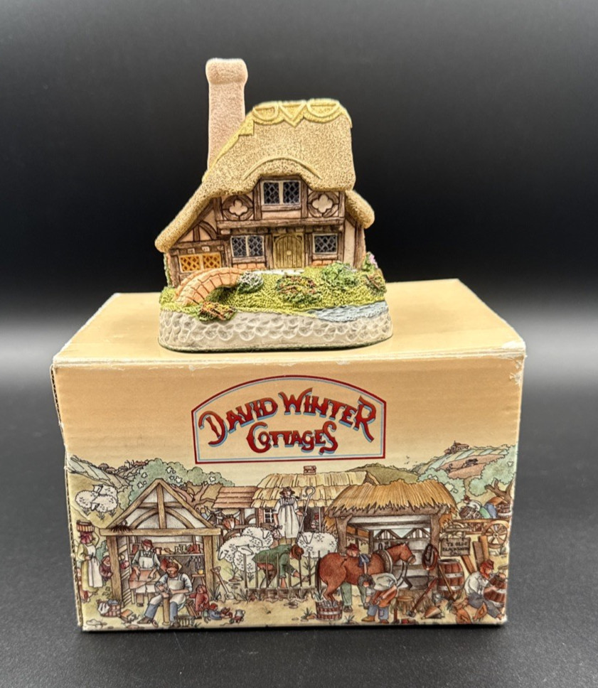 David Winter Miniature Crystal Cottage 1993 – Ceramic Figurine w/ Box Vintage