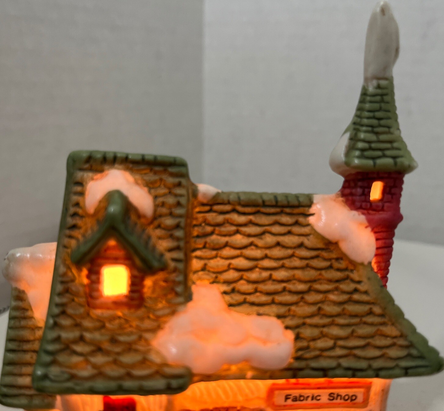 Mini Porcelain Lighted Christmas Village Fabric Shop Approx 3.5×2.5×5 Inch